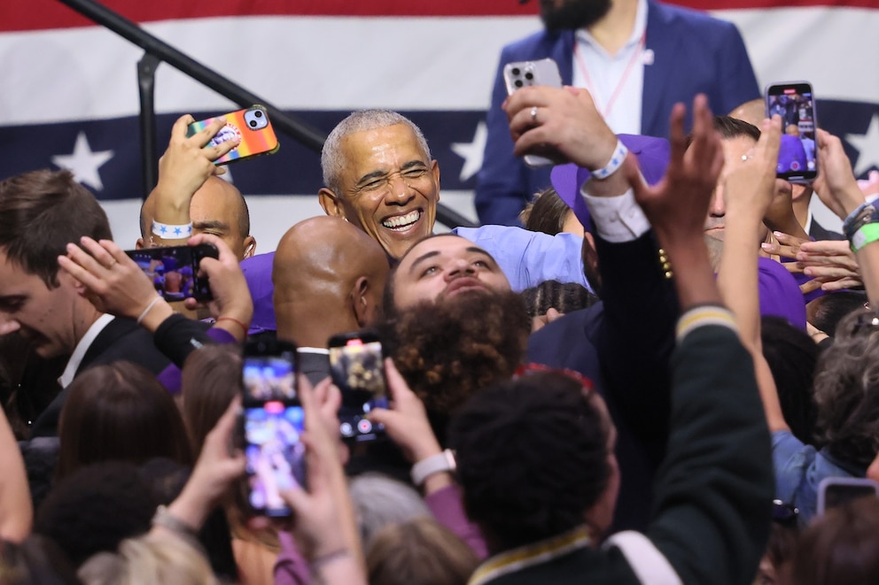 PHOTO: ***BESTPIX*** Former President Obama Campaigns With NJ Gubernatorial Candidate Mikie Sherrill