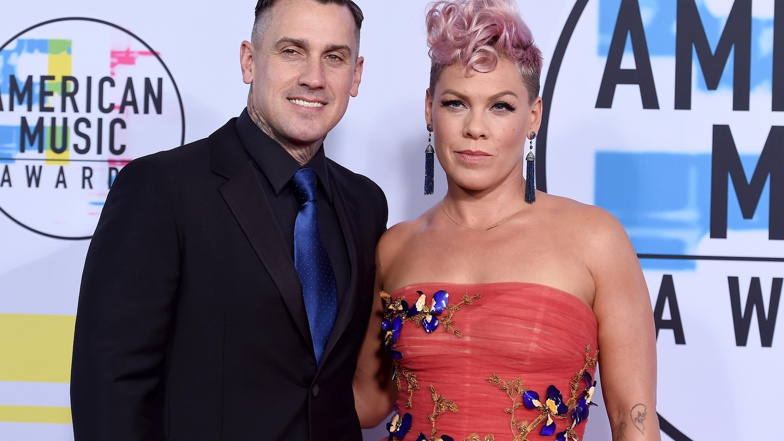 Pink ontkent berichten dat ze gescheiden is van echtgenoot Carey Hart: ‘Het is niet waar’