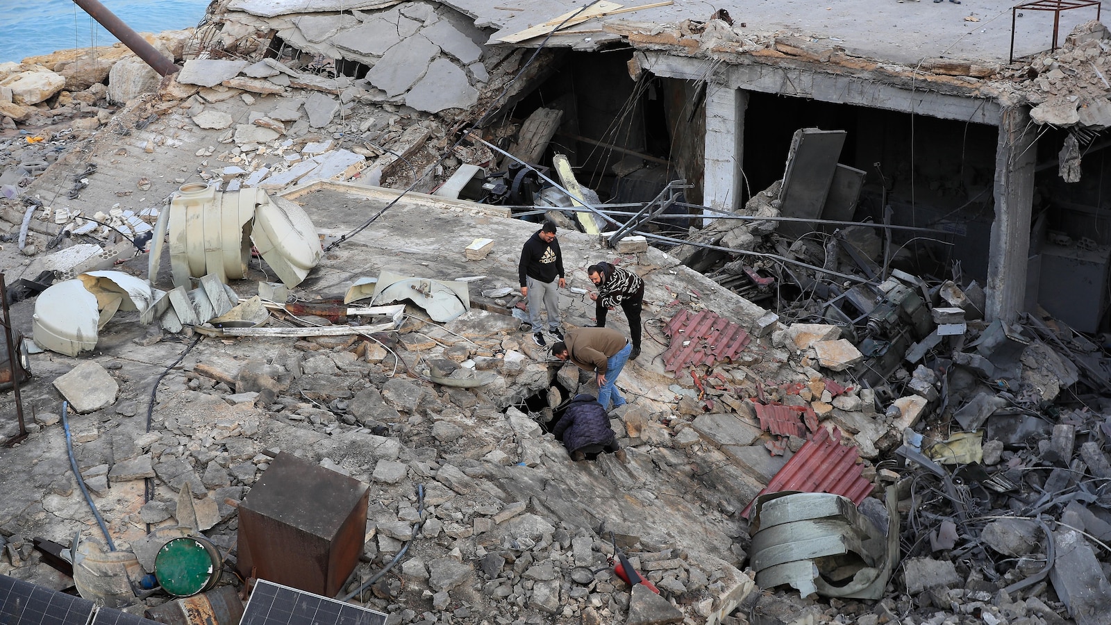 Израел удари множество обекти в Ливан преди ключова среща за разоръжаване