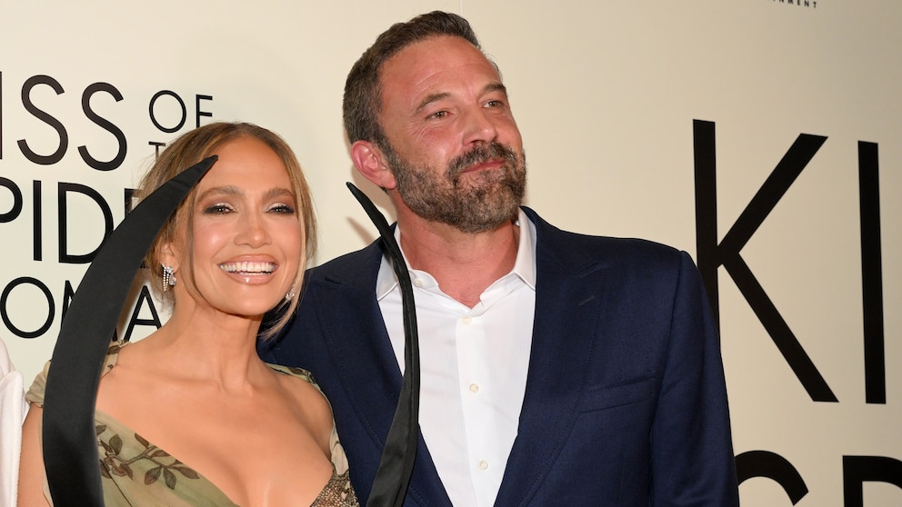 Ben Affleck, Jennifer Lopez reunite on 'Kiss of the Spider Woman' red carpet