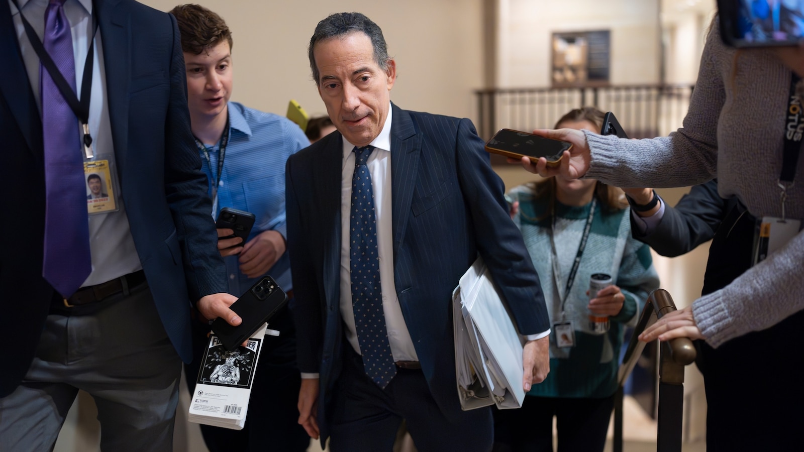 Top House Democrat asks Alito to recuse himself from Trump case after phone call