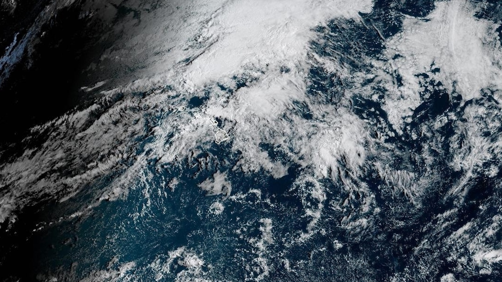 Dangerous flooding on Hawaii's Oahu island prompts evacuations, warning of possible dam collapse