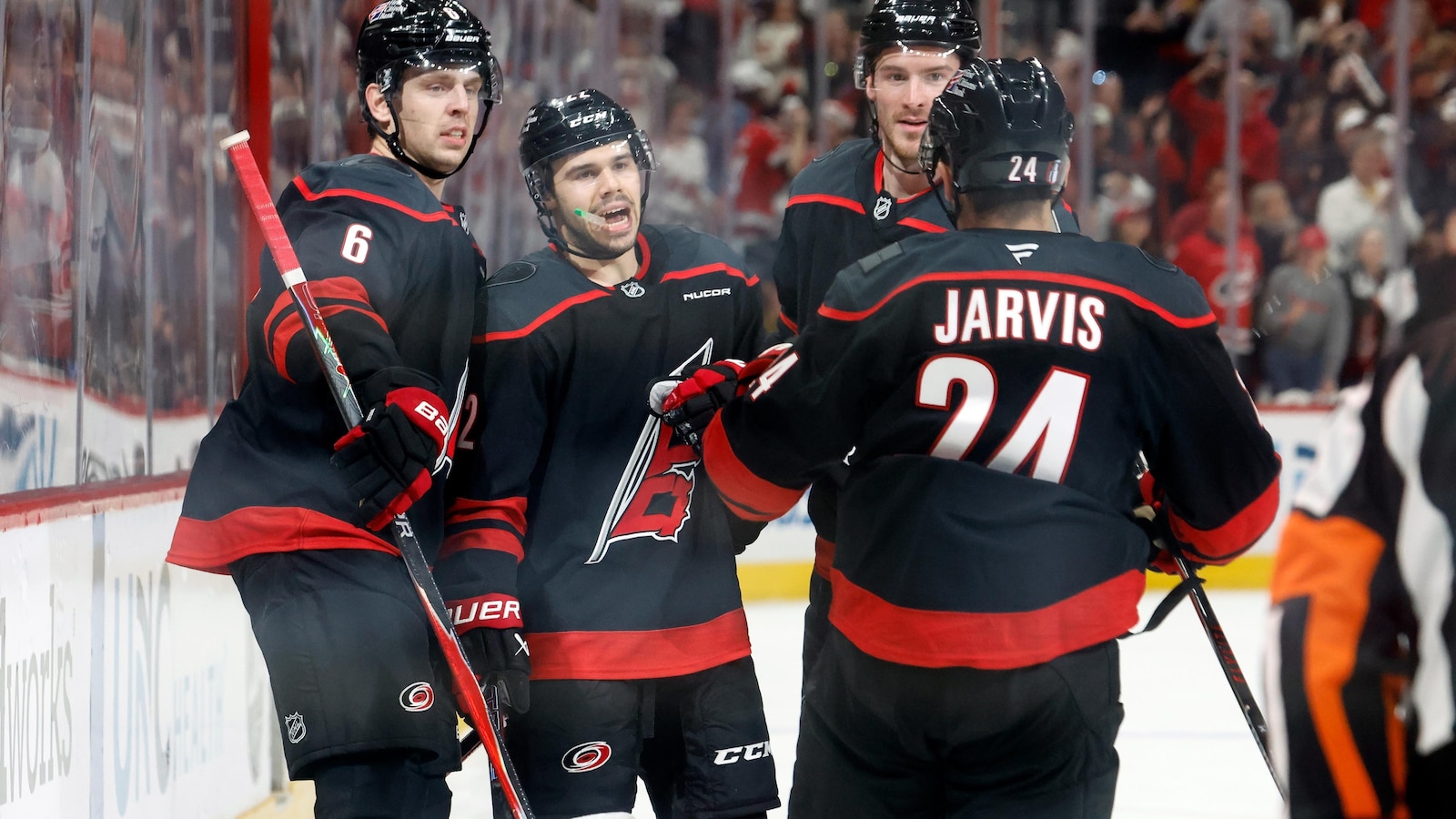 Stankoven, Andersen lead Hurricanes past Flyers 3-0 in Game 1 of 2nd-round series