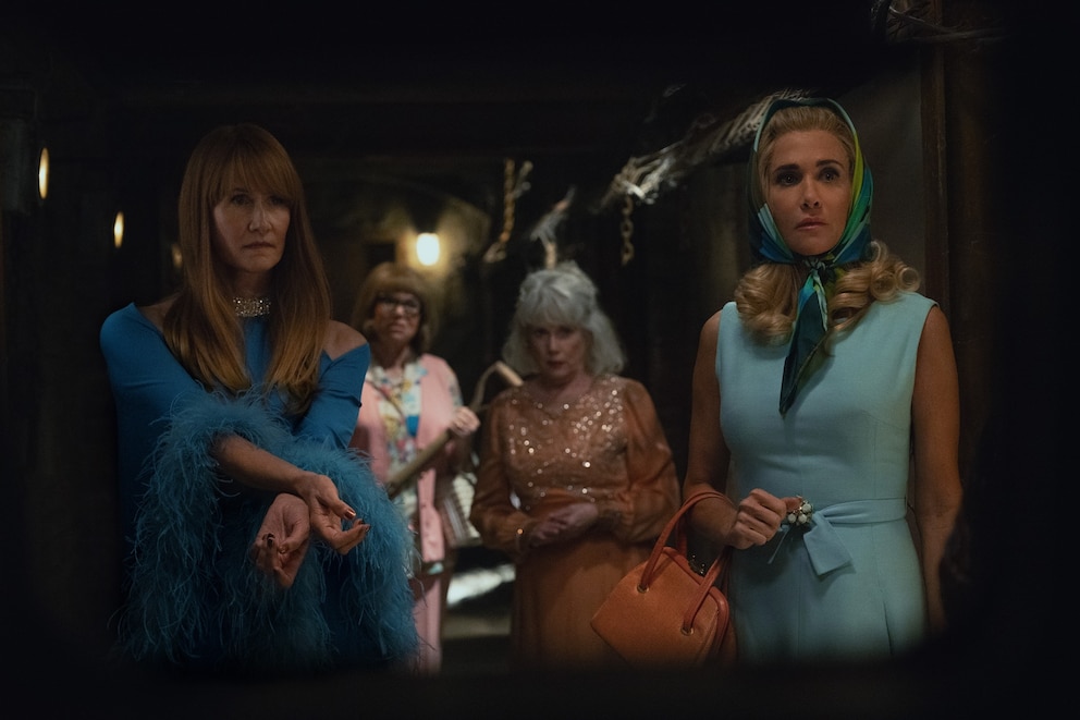 PHOTO: Laura Dern, Mindy Cohn, Julia Duffy and Kristen Wiig in "Palm Royale,"