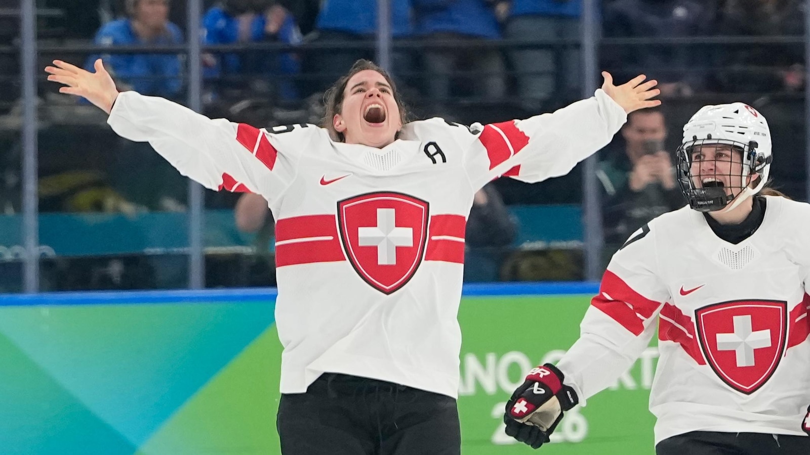 Switzerland clinches bronze in 2-1 win over Sweden in women's hockey