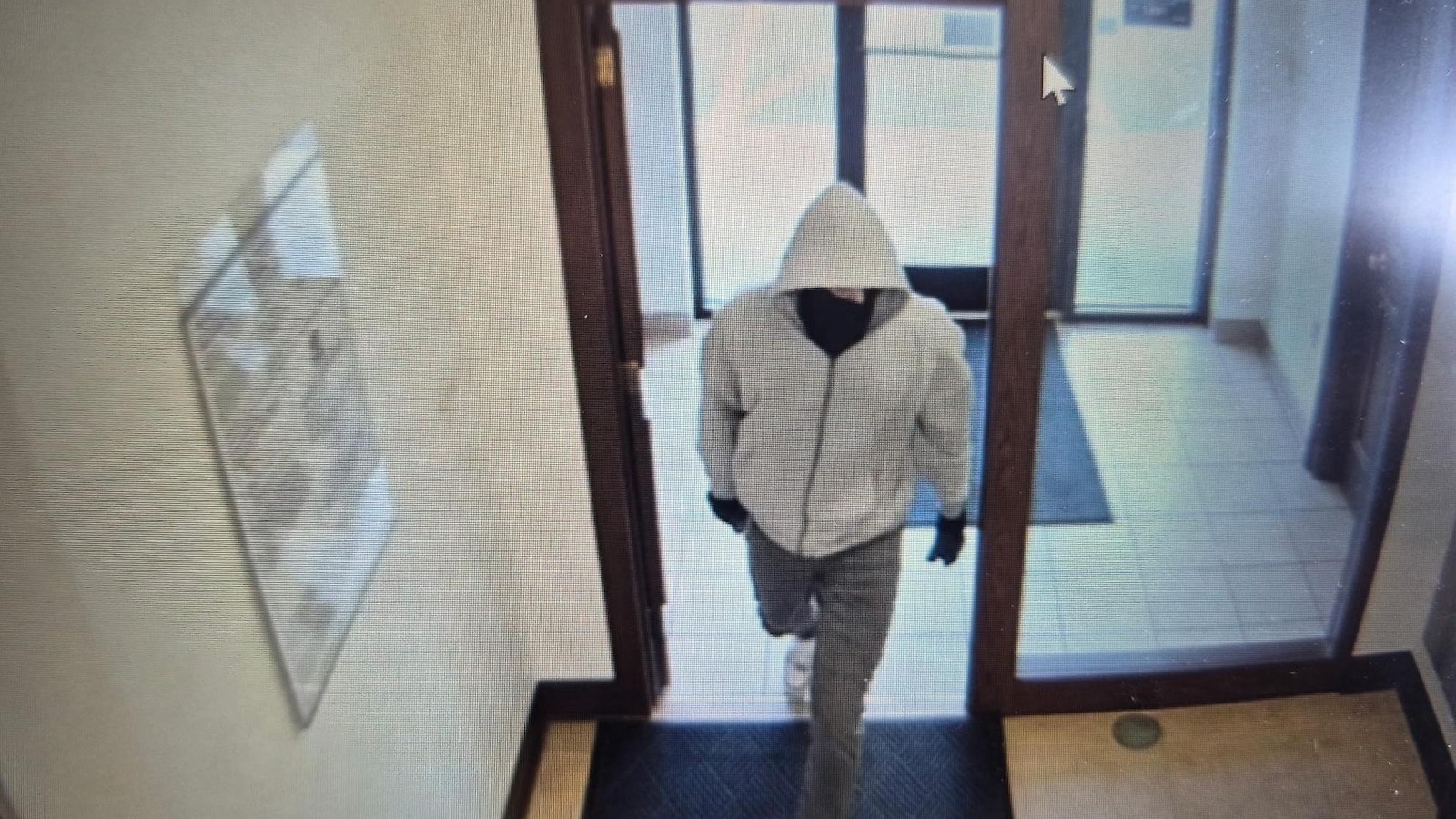  2 bank employees fatally shot in a bank robbery in Kentucky