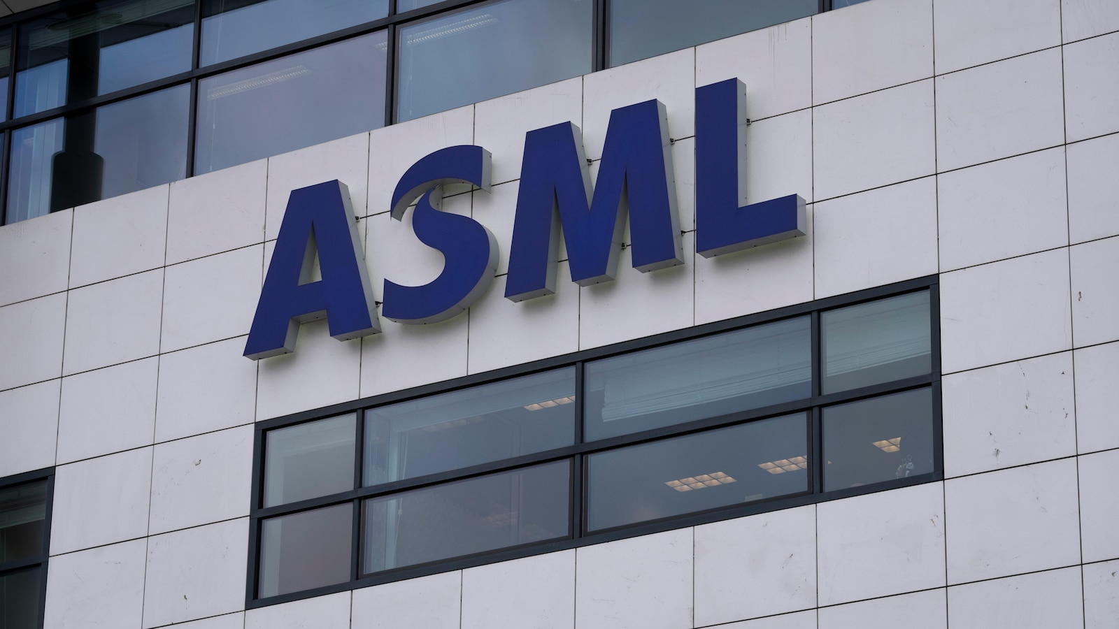 ASML made record $11.5 billion profit in 2025 thanks to AI-driven demand, plans to cut 1,700 jobs