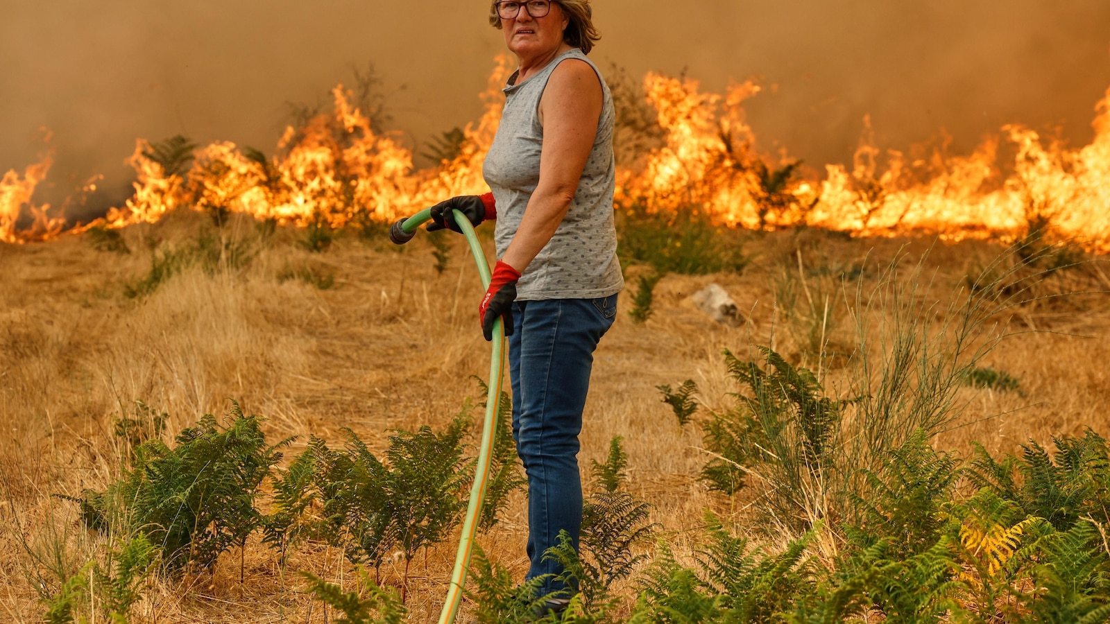 пожарникари в Испания Португалия и Гърция продължават да се борят