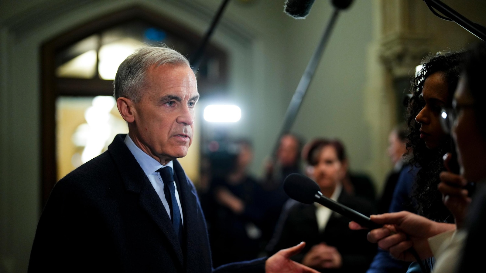 وقال رئيس الوزراء كارني إن تعاطف الرئيس التنفيذي لشركة طيران كندا باللغة الإنجليزية فقط يفتقر إلى التعاطف