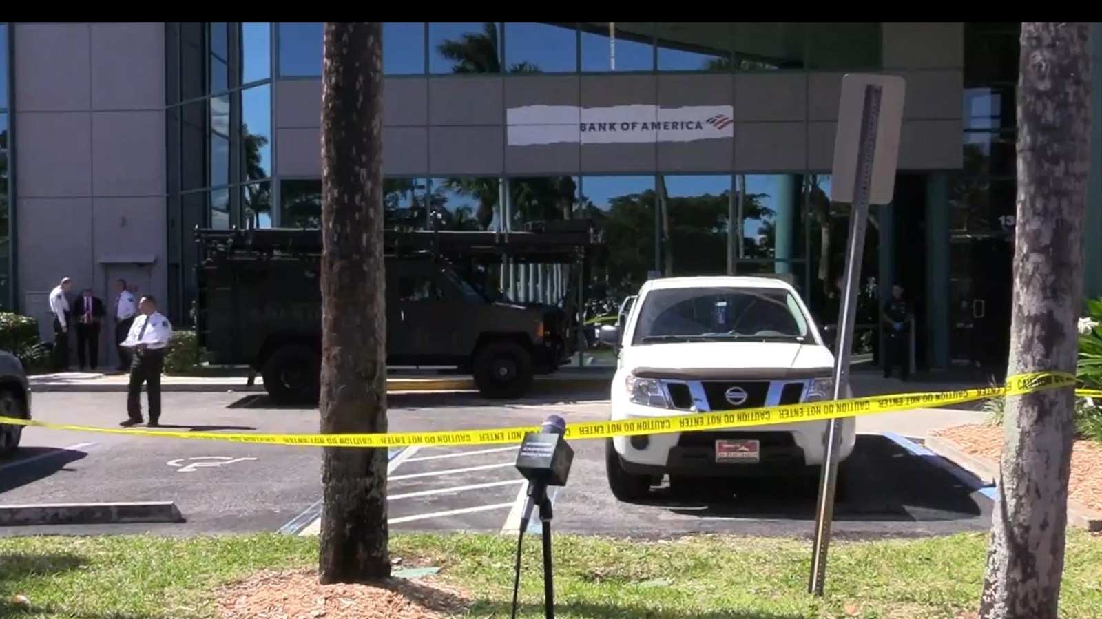 Suspect in hostage incident at Florida bank shot and killed by SWAT ...