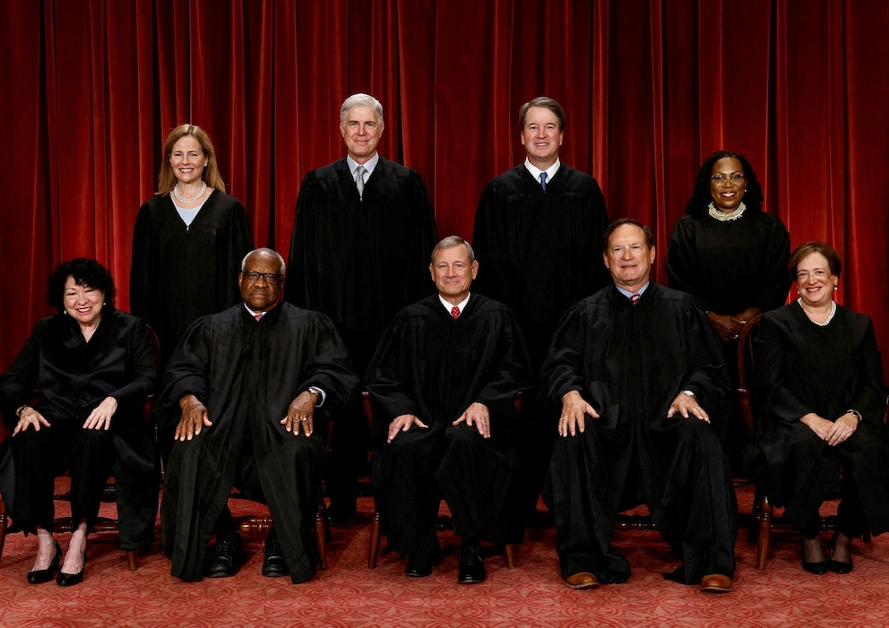 PHOTO: Supreme Court justices pose for their group portrait at the Supreme Court, Oct. 7, 2022. 