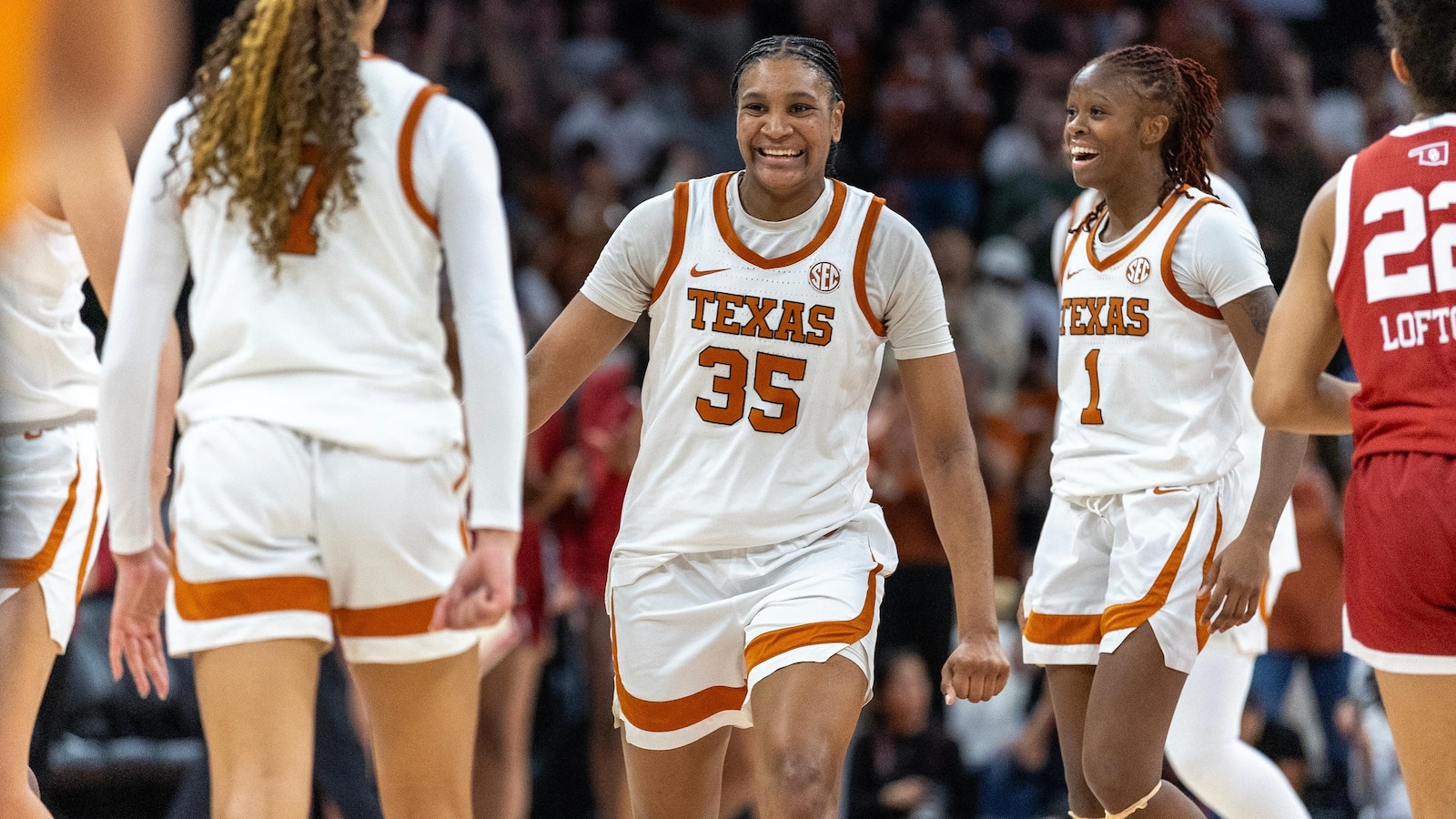 Booker, Carlton score 16 each as No. 4 Texas beats No. 10 Oklahoma 78-70