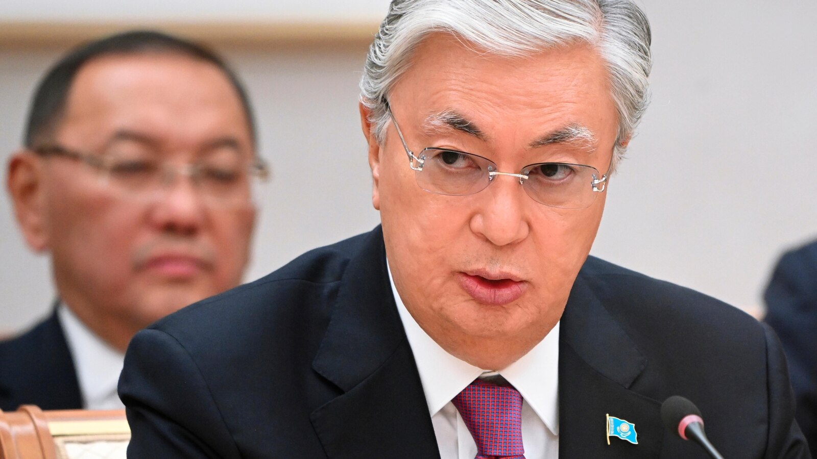 Kazakhstan's president appoints a new prime minister to replace the one he dismissed