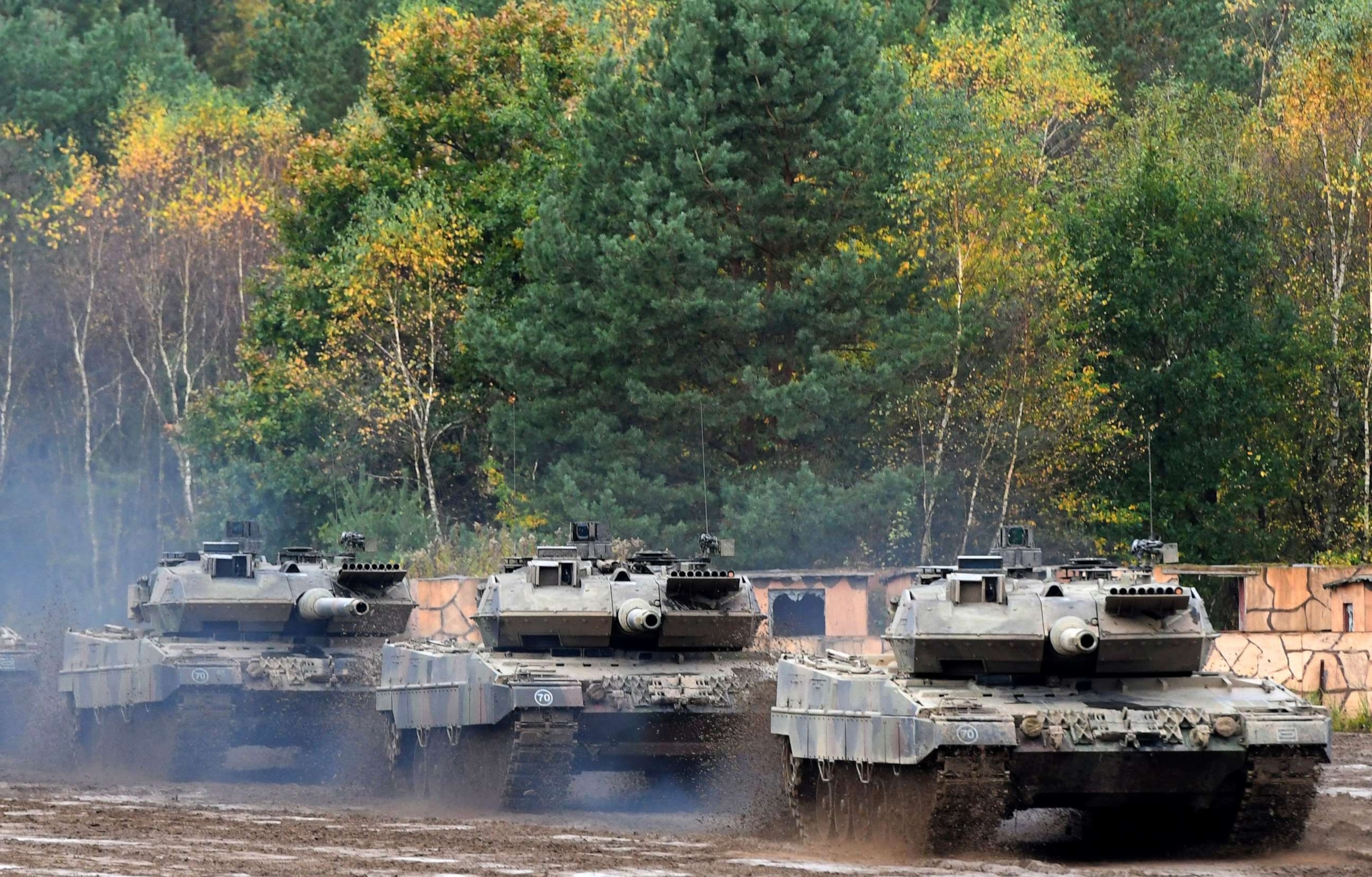 Video: This is how Ukrainians are training to use Leopard 2 tanks