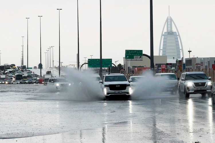 Flooding in Dubai streets after severe thunderstorms