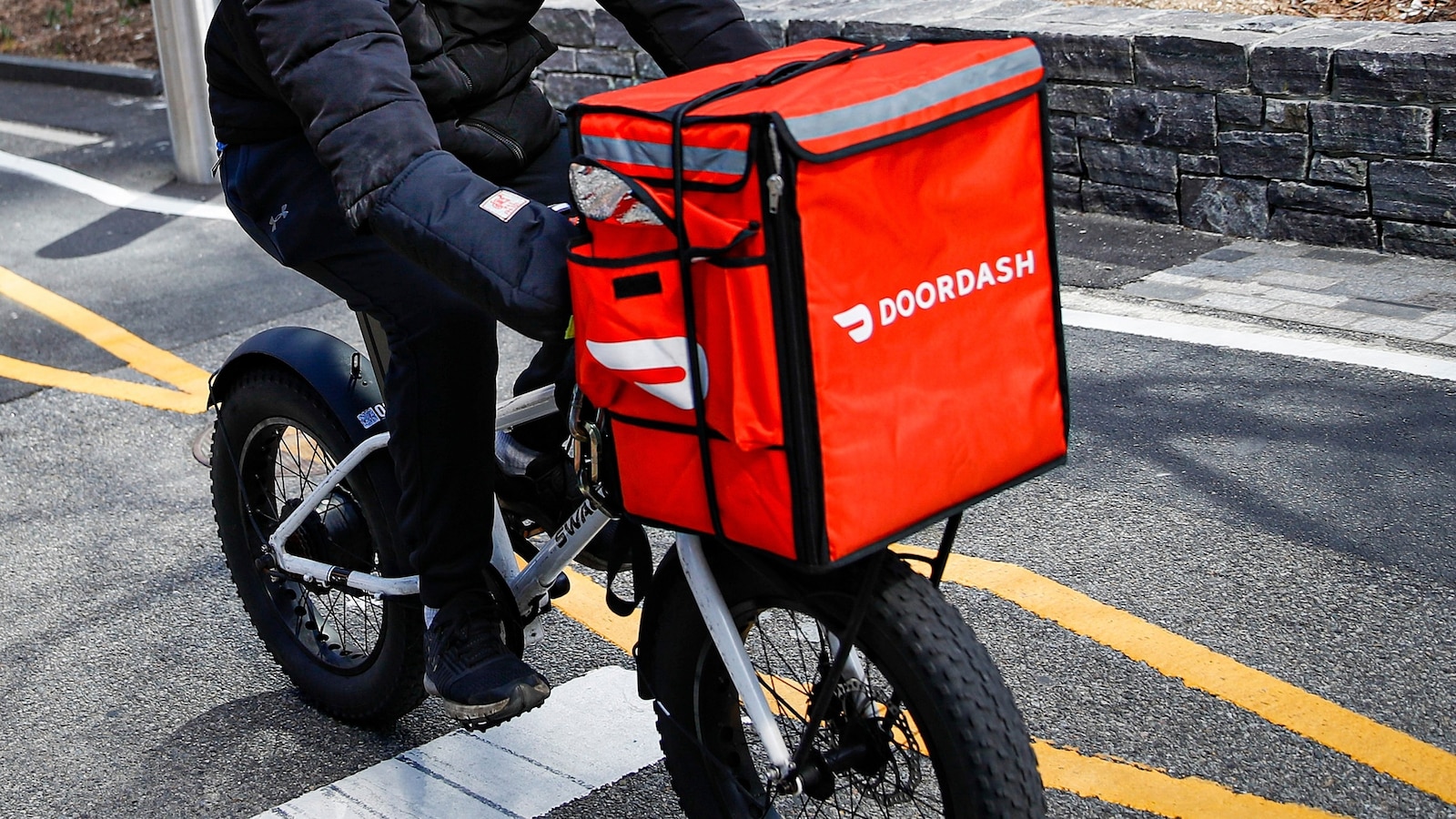 DoorDash has agreed to pay $131.5 million to settle allegations it underpaid New York City delivery workers, ending a legal dispute that began during the early days of the Mamdani administration.