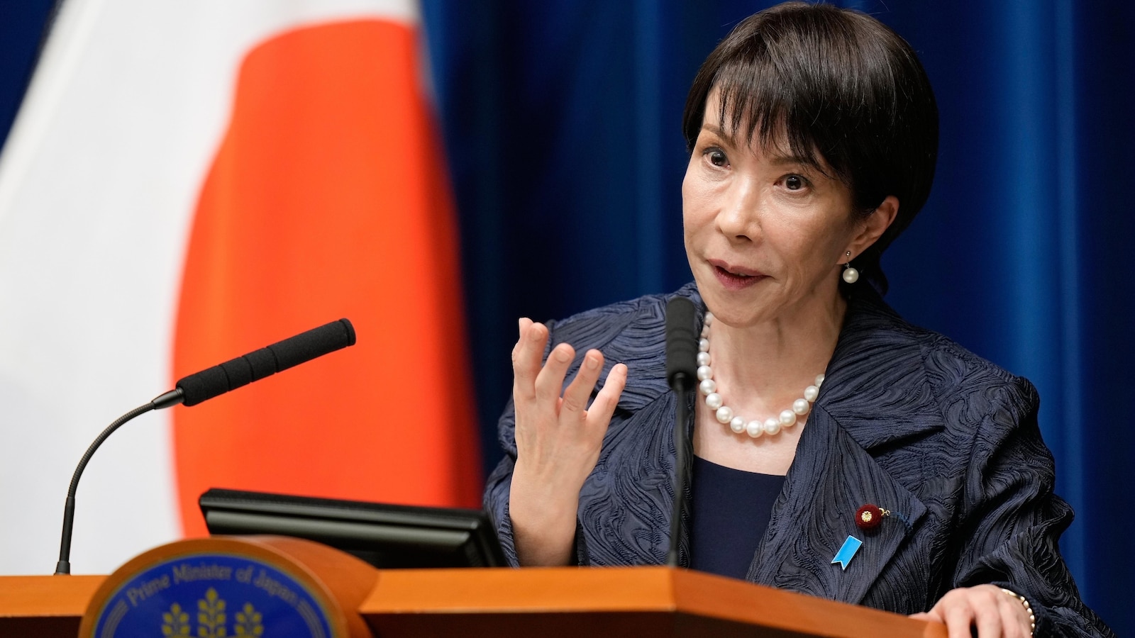 De eerste vrouwelijke leider van Japan heeft te maken met een taboe op het betreden van de sumo-ring die uitsluitend voor mannen bestemd is