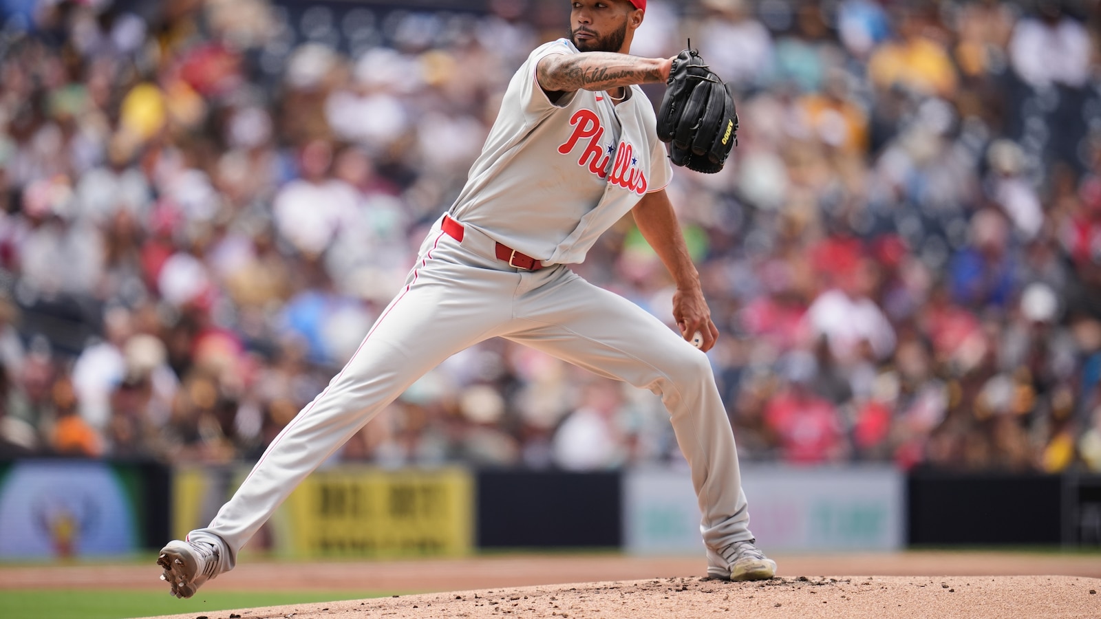 Pitcher reaches 44 2/3 consecutive scoreless innings