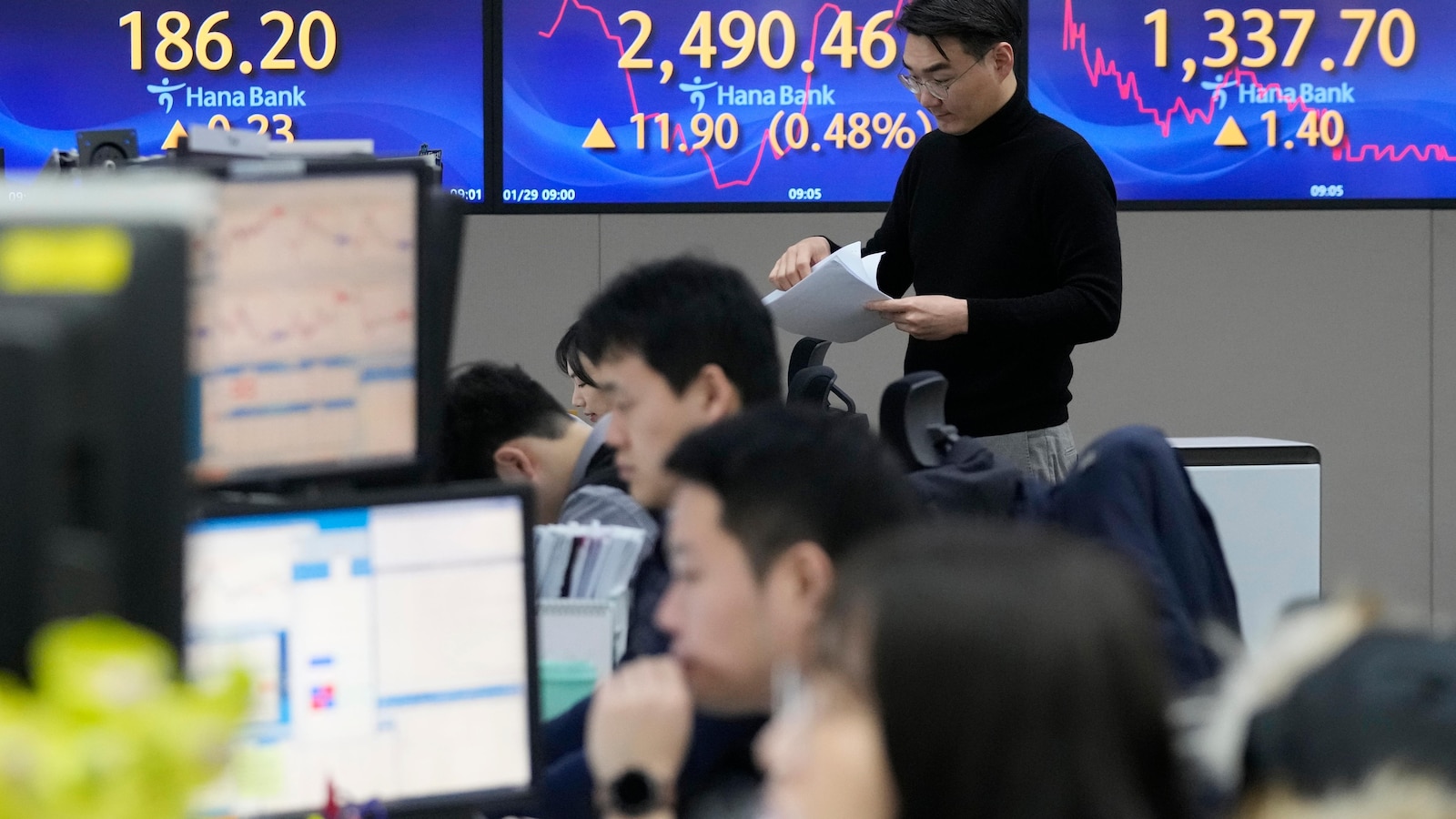 Stock market today: Chinese stocks lead Asia's gains, Evergrande faces liquidation