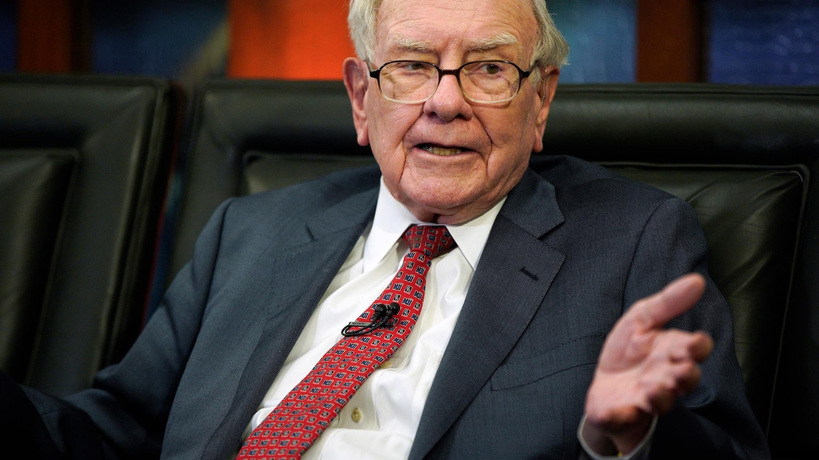 Buffett warns 'Father Time' catching up but he trusts Berkshire Hathaway successor