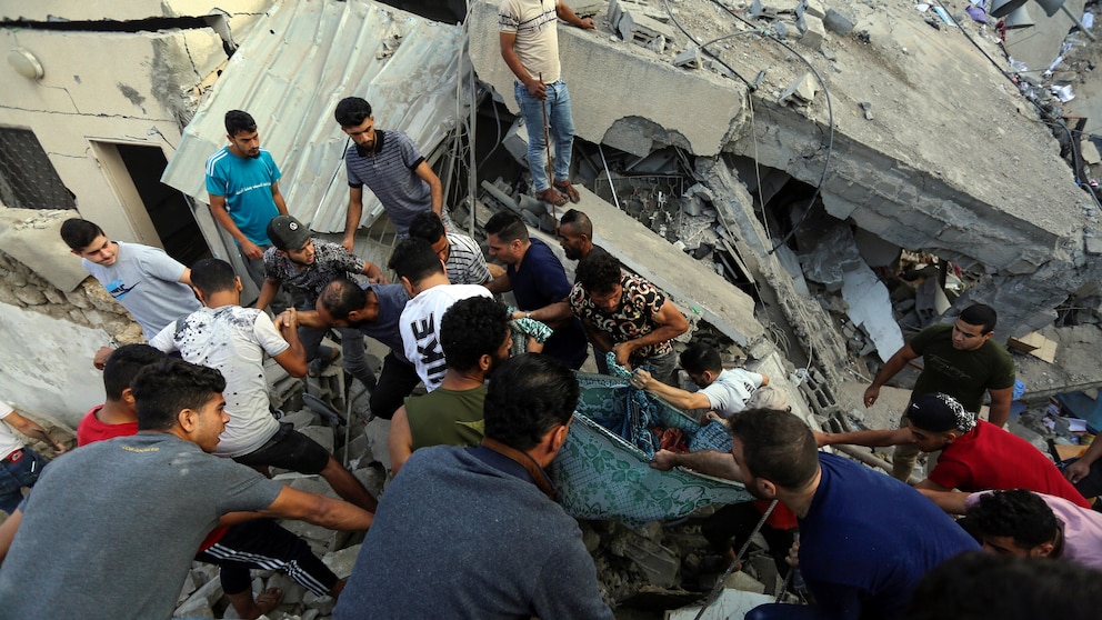 Egypt-Gaza border crossing opens, allowing desperately required support