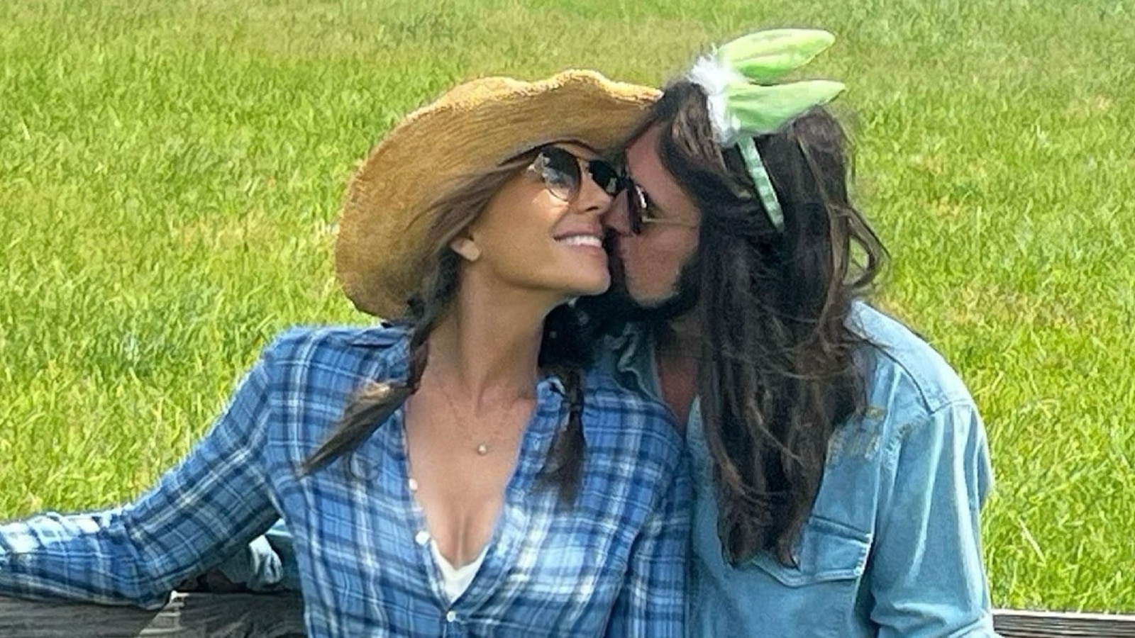 Billy Ray Cyrus and Elizabeth Hurley share romantic Easter photo - ABC News