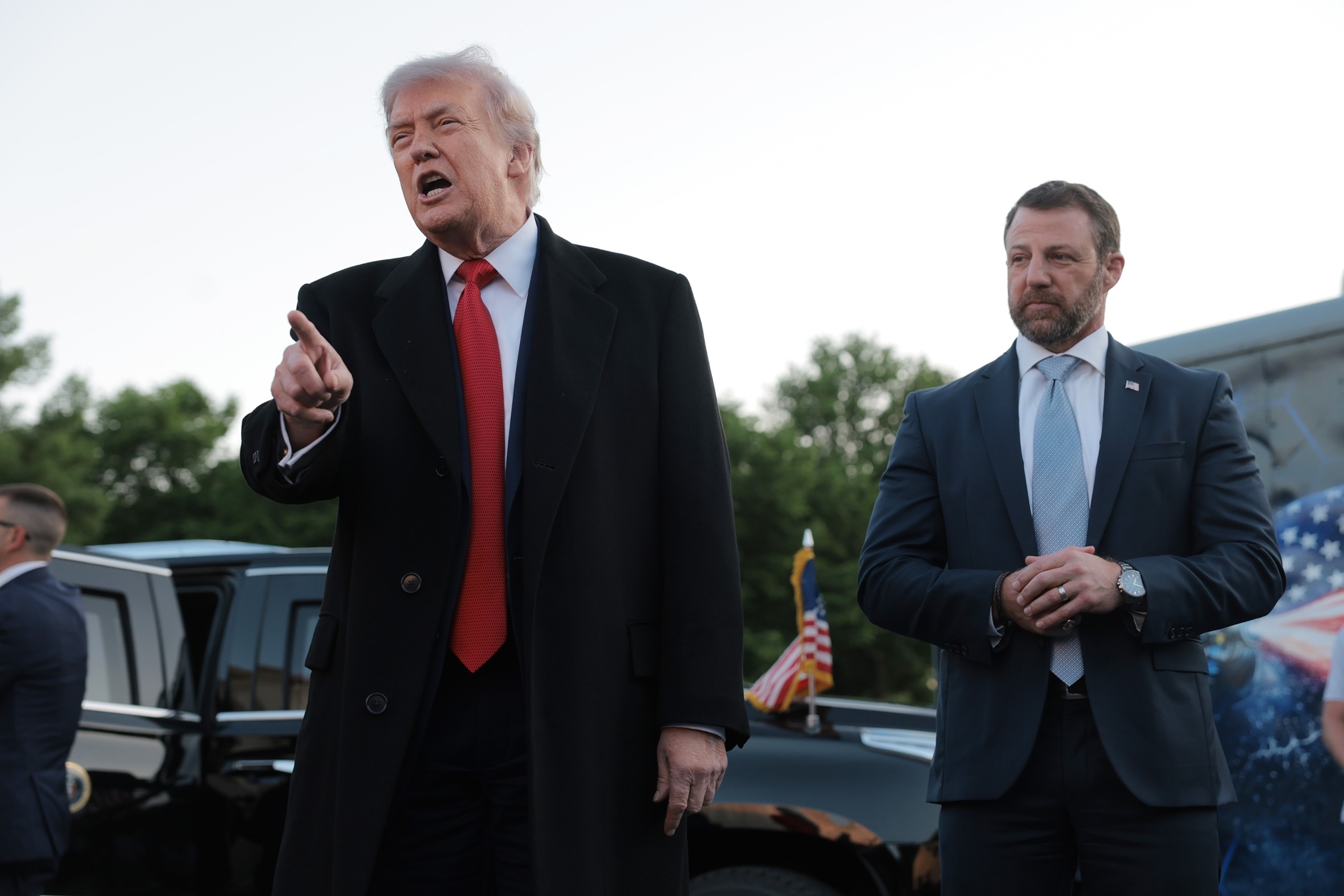 PHOTO: President Trump Inspects Ongoing Painting Of Lincoln Memorial Reflecting Pool Basin