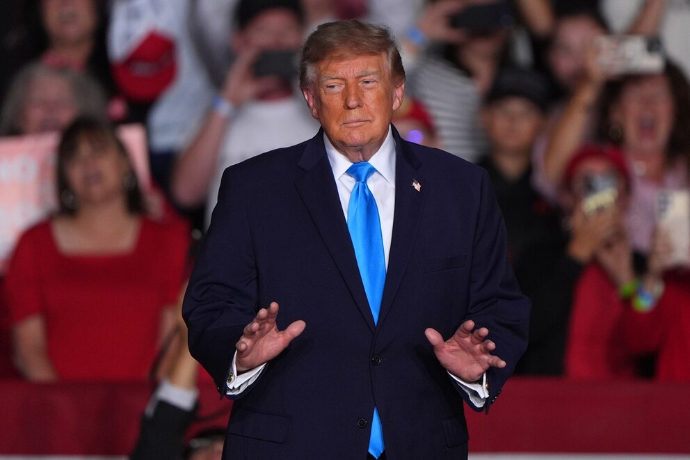PHOTO: Trump