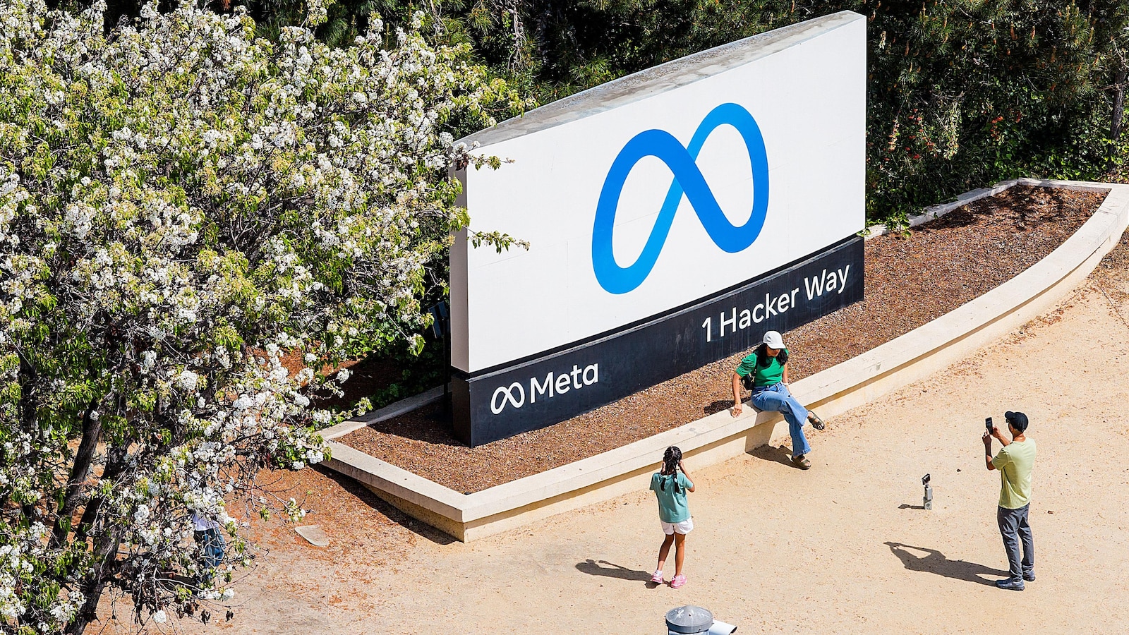 Meta beats revenue expectations, boosts capital spending forecast for 2026