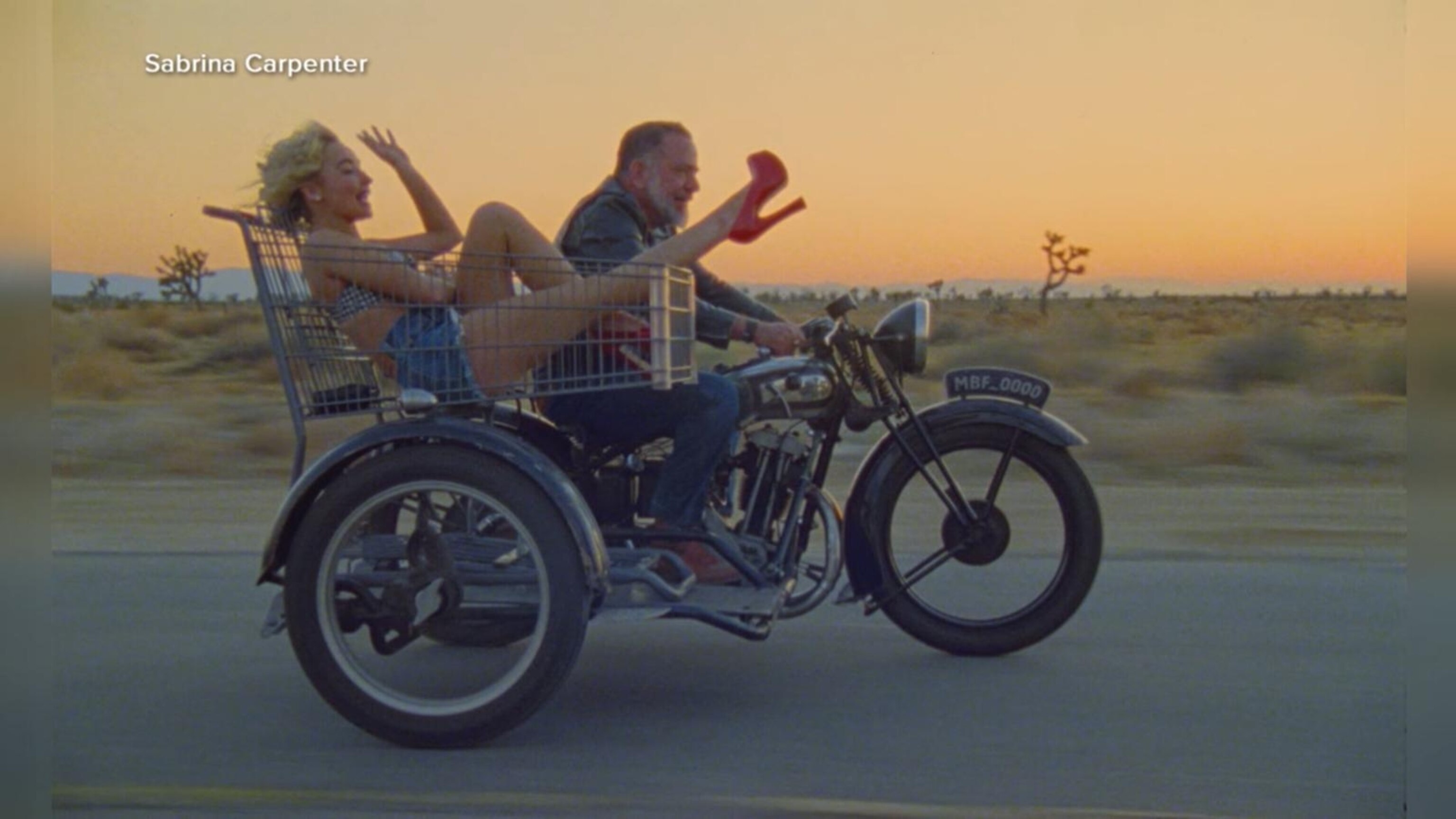 Video Sabrina Carpenter drops new album, 'Man's Best Friend' - ABC