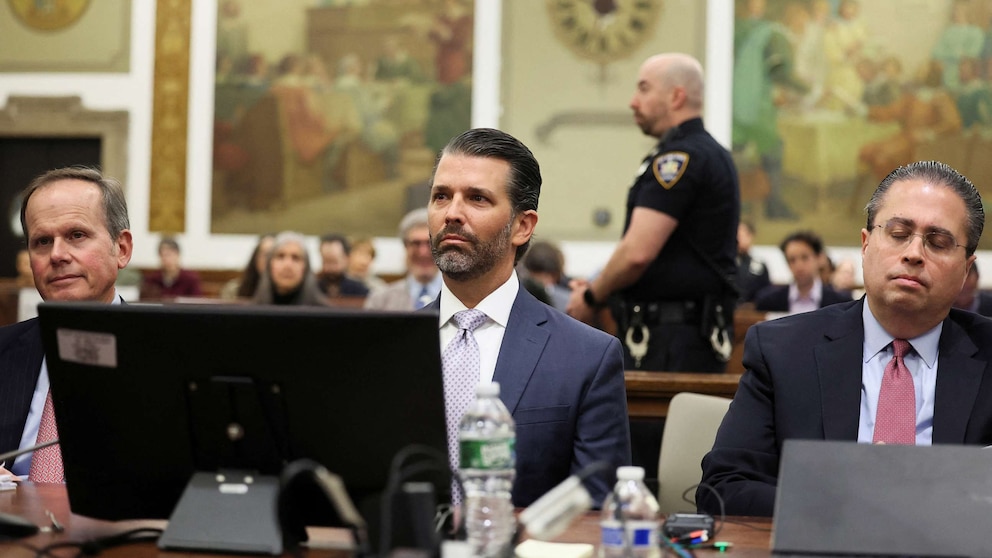 NextImg:In Trump's civil fraud trial, defense takes shape amid rising stakes