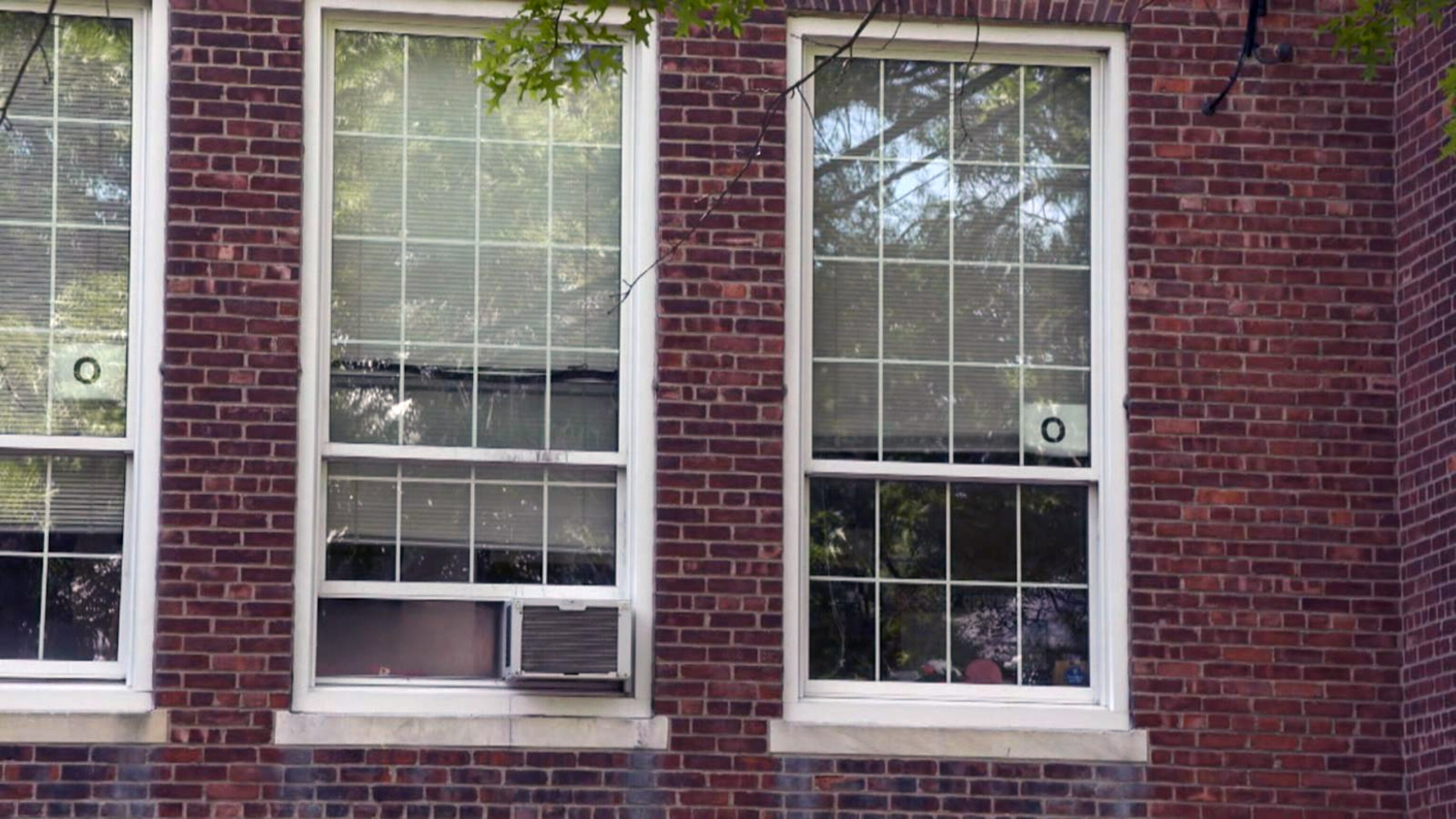 PHOTO: Schoolchildren in Philadelphia were sent home early because their classrooms were too hot, and an increase in heat waves and only 40% of schools having AC are seen as a health risk.