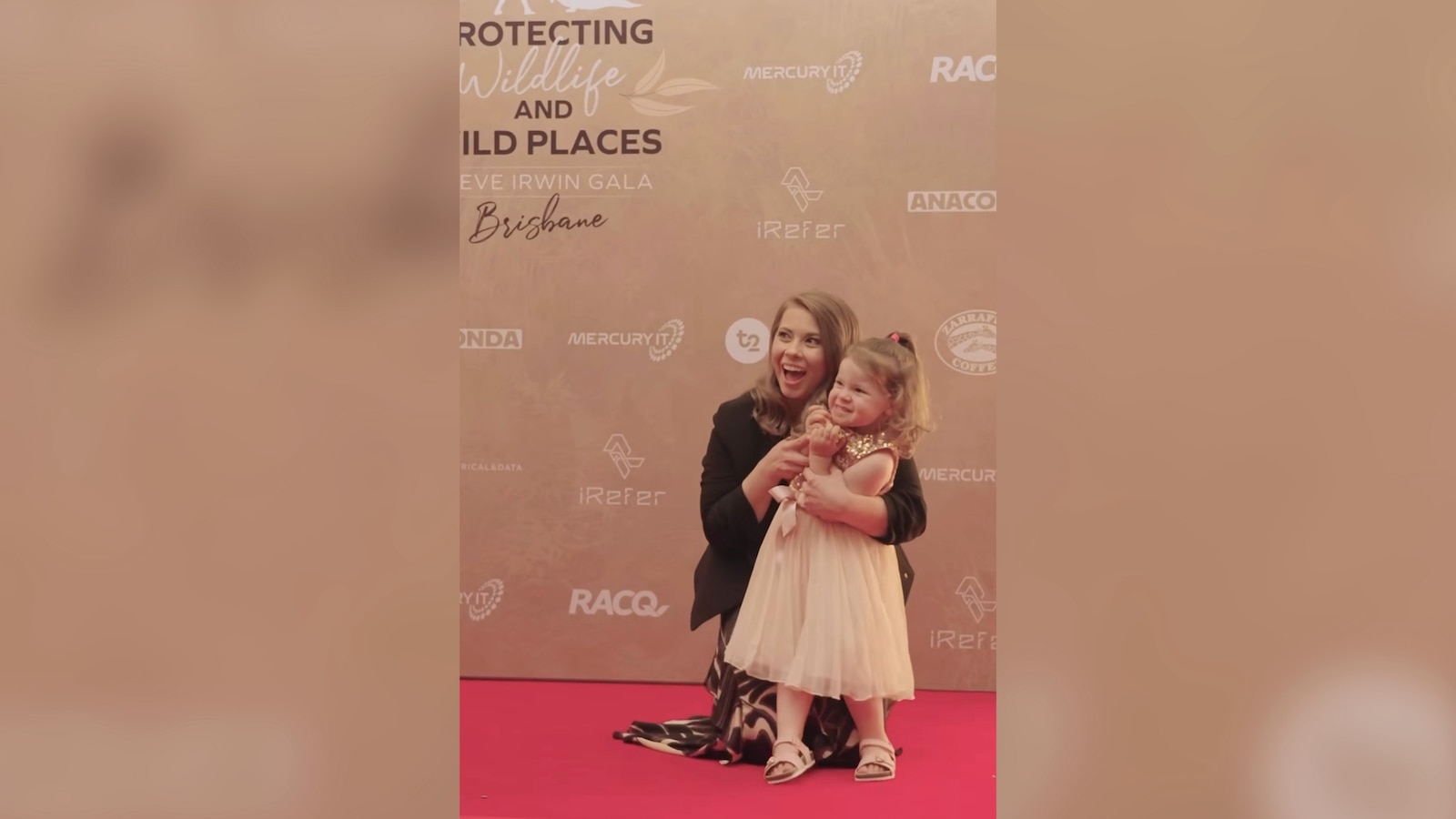 Bindi Irwin shares adorable moment with 2-year-old daughter Grace ...