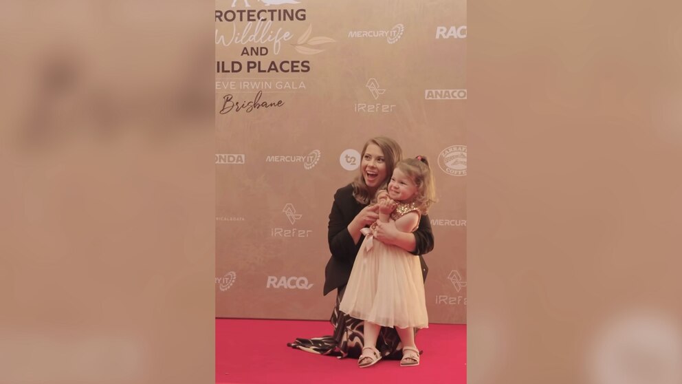 Bindi Irwin shares adorable moment with 2-year-old daughter Grace ...