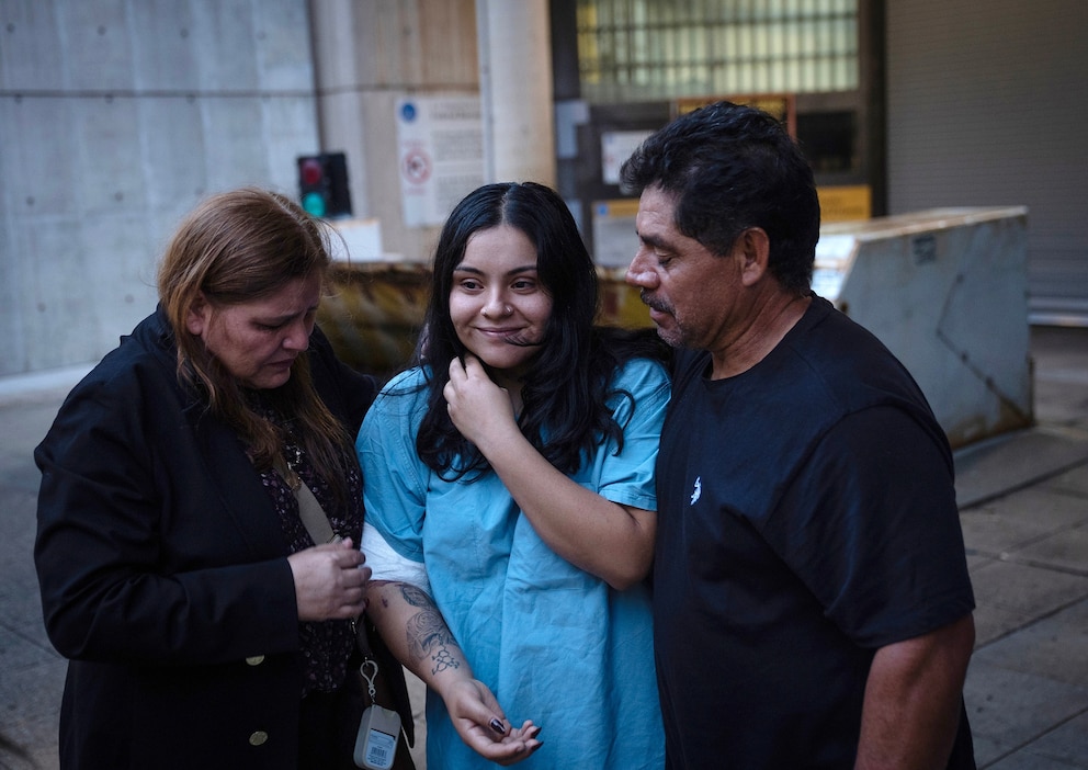 PHOTO: Marimar Martinez, center, is greeted by her family after being released from the Metropolitan Correctional Center after being shot by immigration agents and charged with assaulting federal officers in an incident in Chicago, Oct. 6, 2025. 