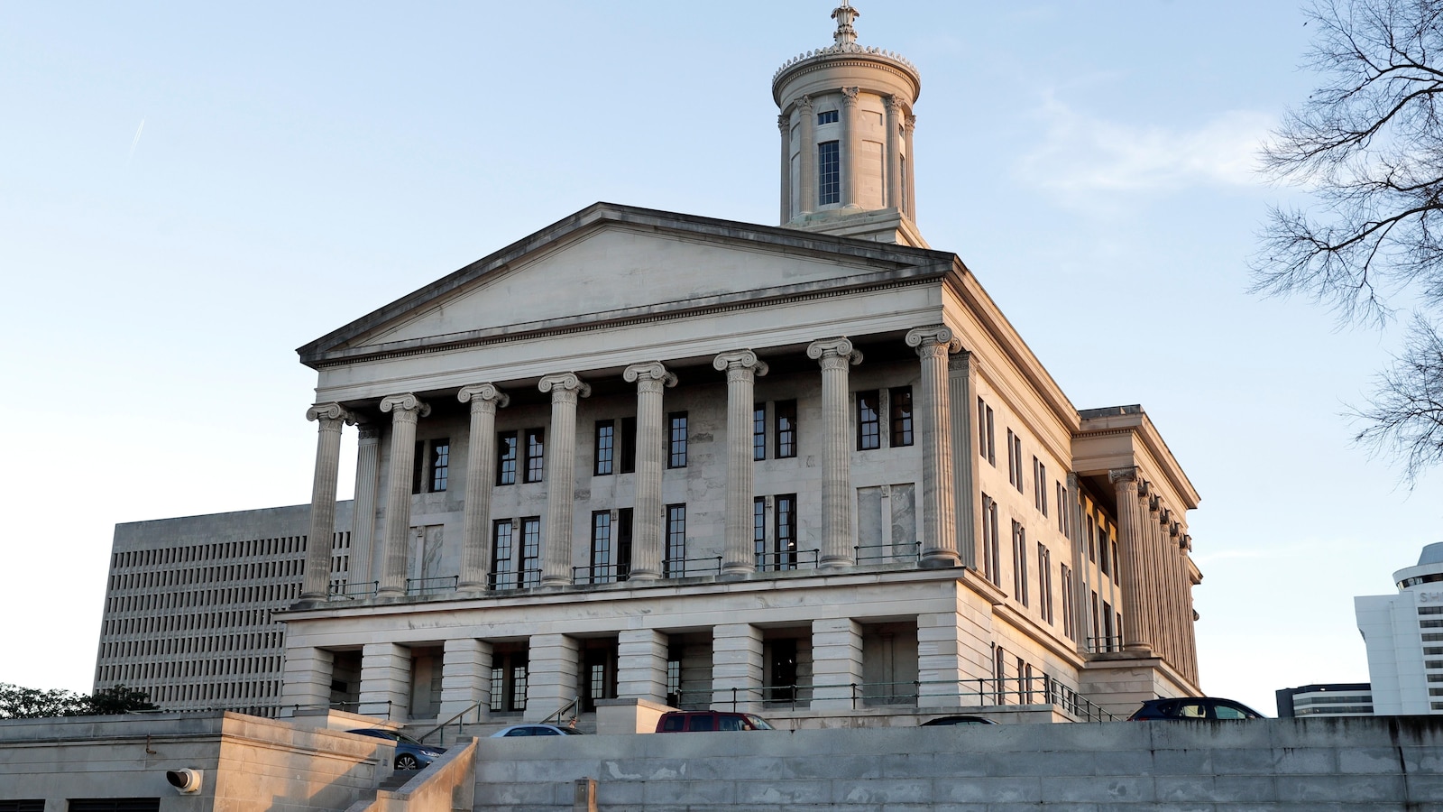  Tennessee Senate advances bill to arm teachers 1 year after deadly Nashville school shooting