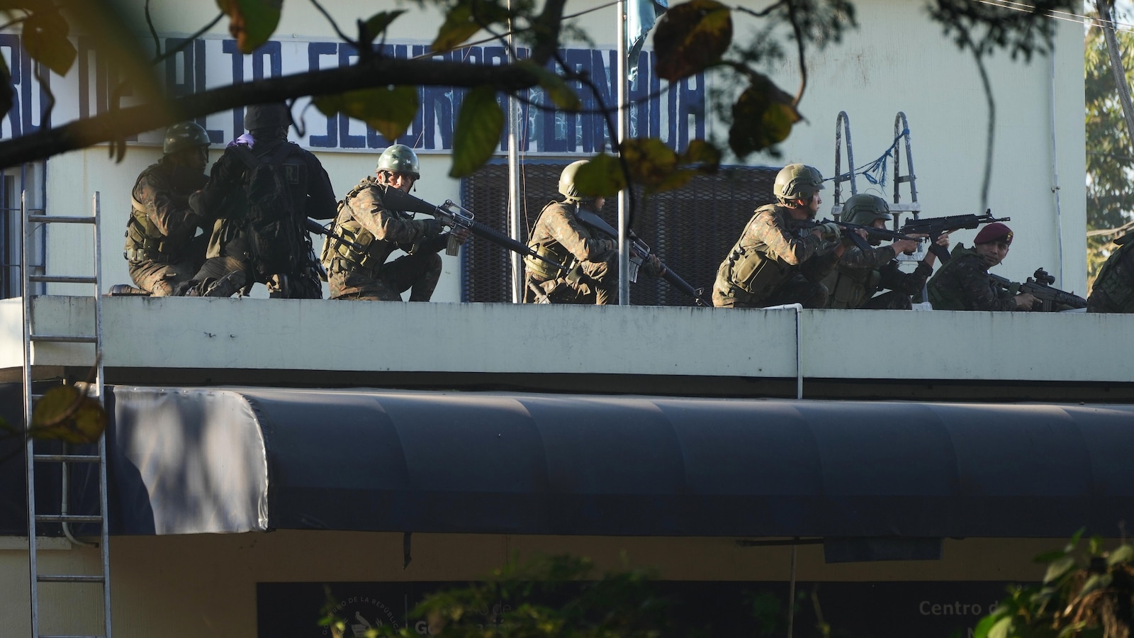 Заподозрени членове на банда в столицата на Гватемала са убили