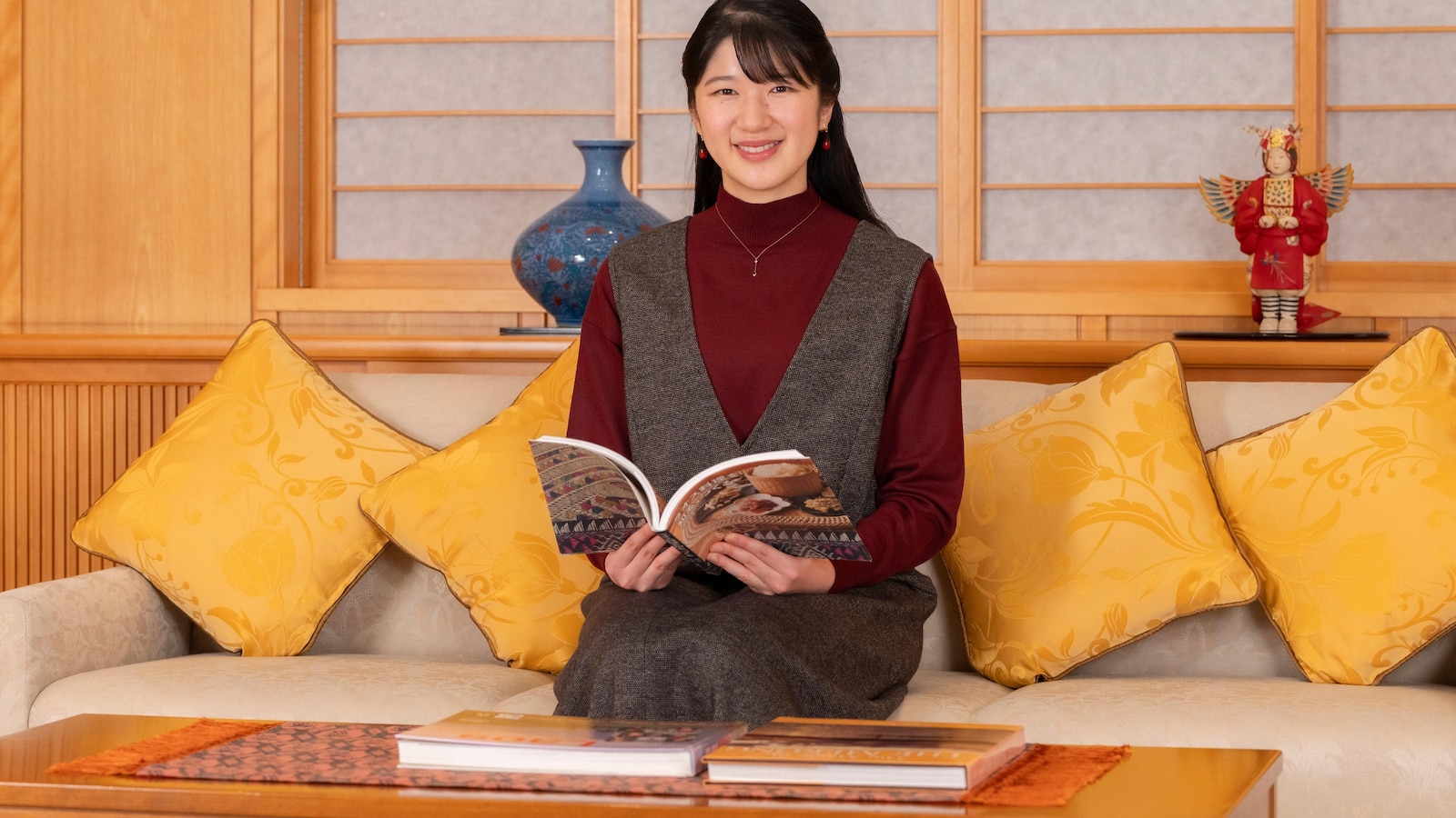 Нарастващата популярност на принцеса Айко предизвиква дискусии за промяна на