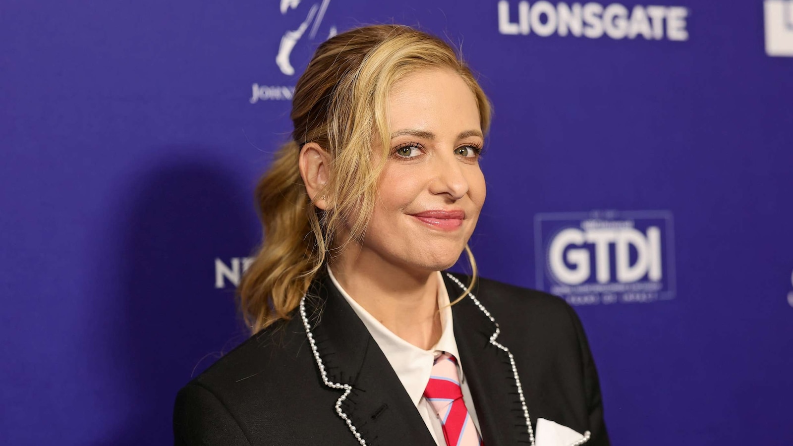 Sarah Michelle Gellar shares vacation photos with husband Freddie