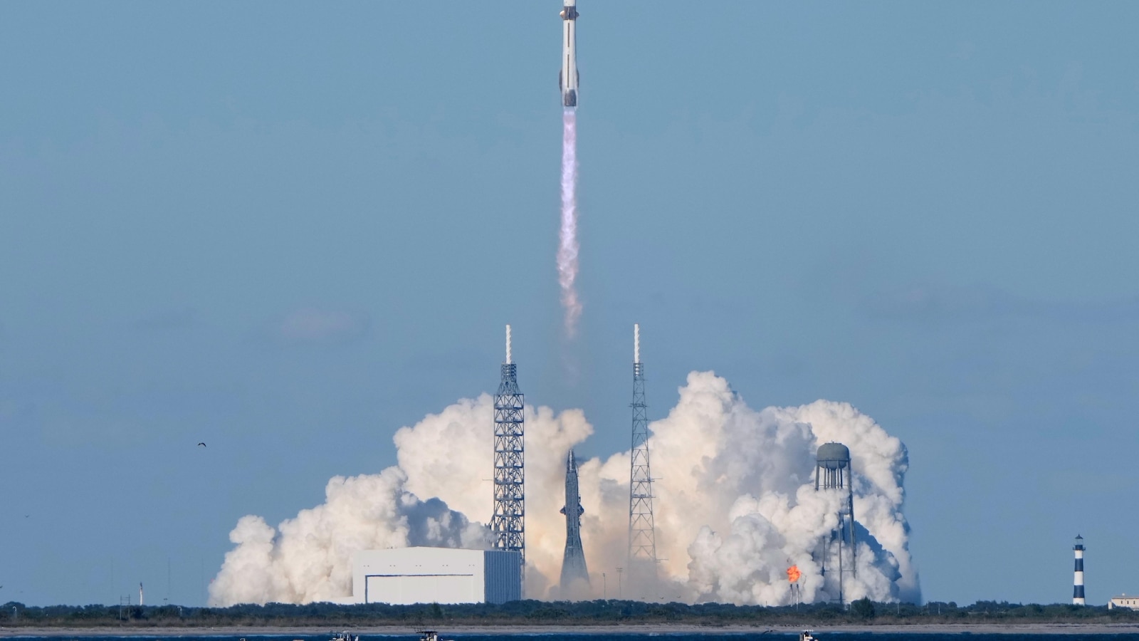 Blue Origin launches huge rocket carrying twin NASA spacecraft to Mars