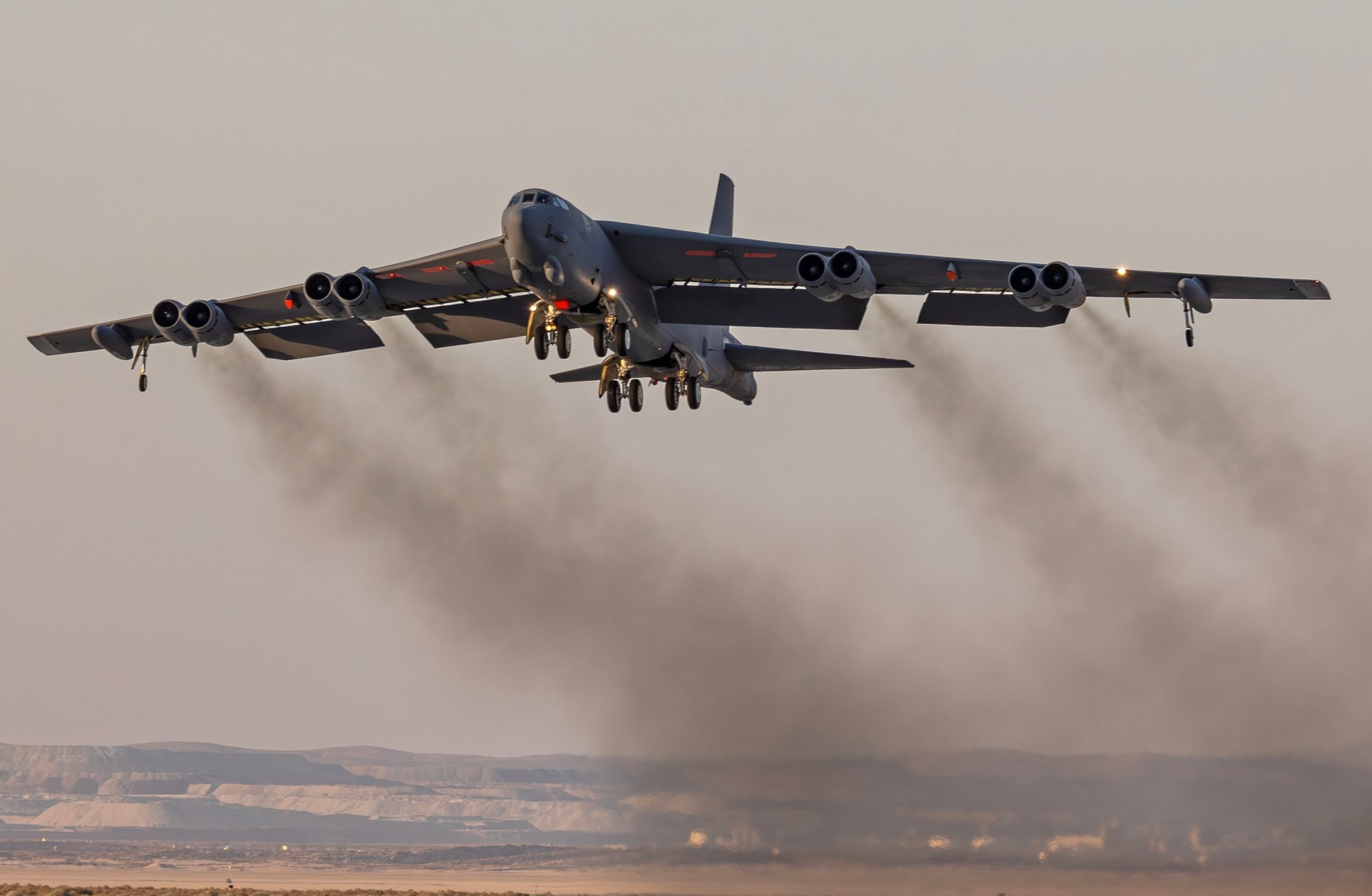 PHOTO: B-52H Departs Edwards Air Force Base