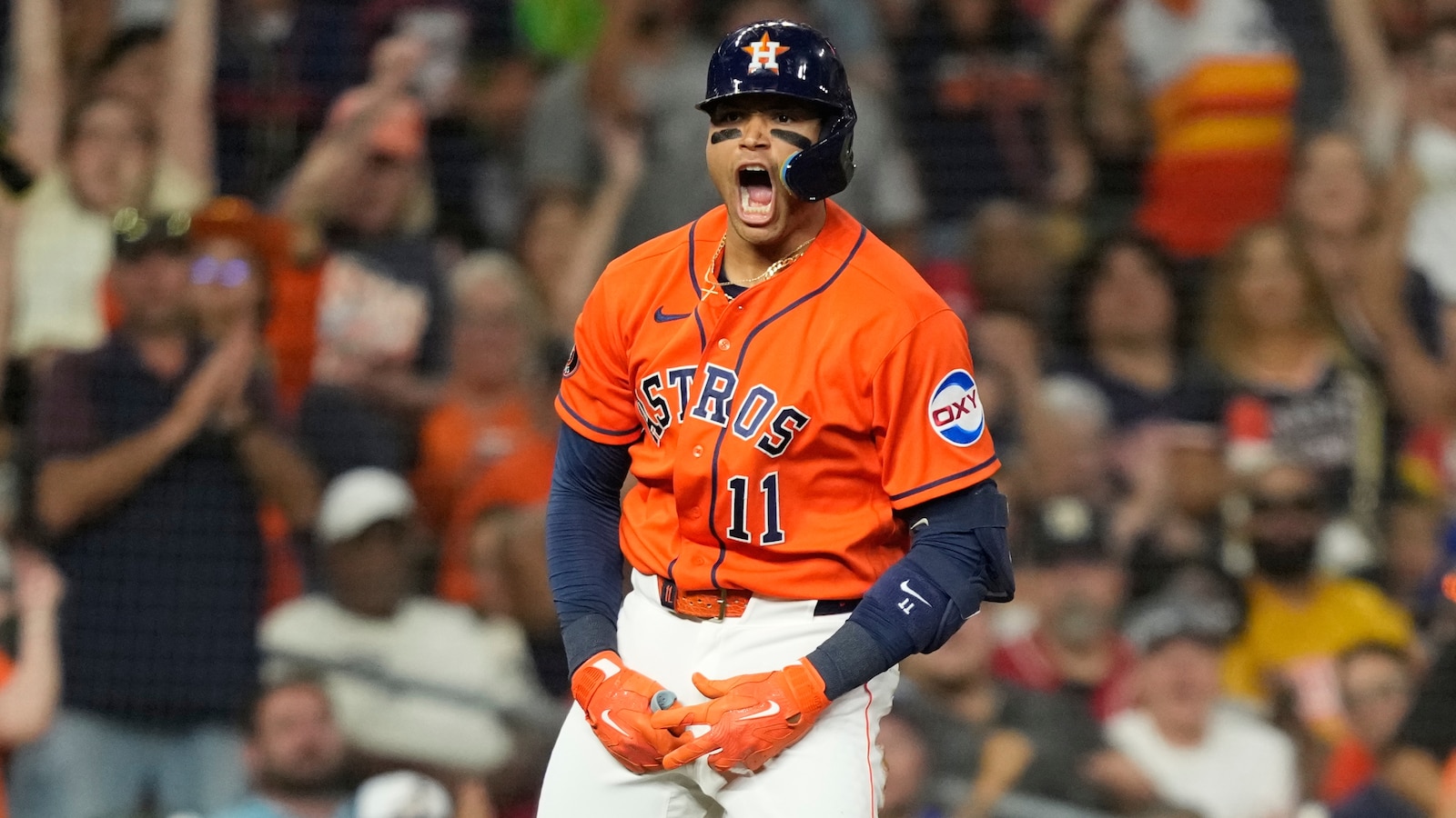 Astros Storm Past Rangers 11-2, Grab AL West Lead