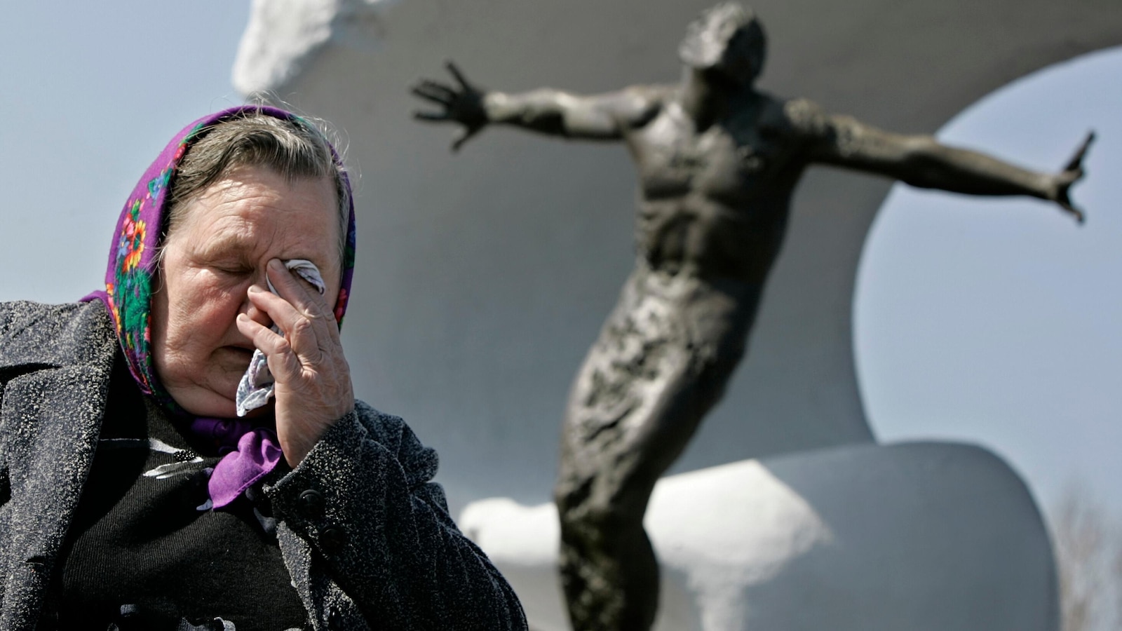 AP Was There: Early Chernobyl victims buried in Moscow cemetery