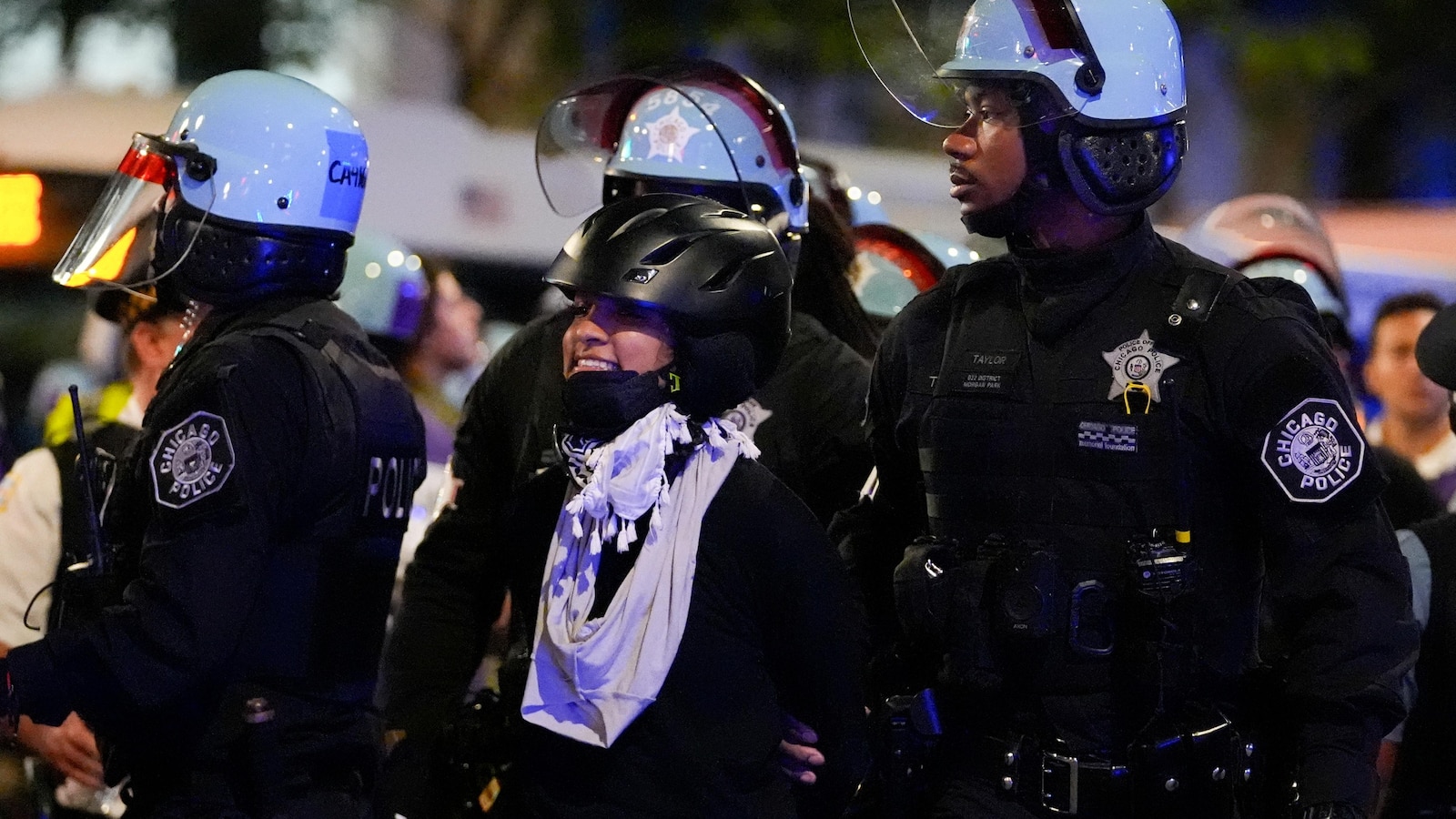  At least 55 arrested after clashes with police outside Israeli Consulate in Chicago during DNC