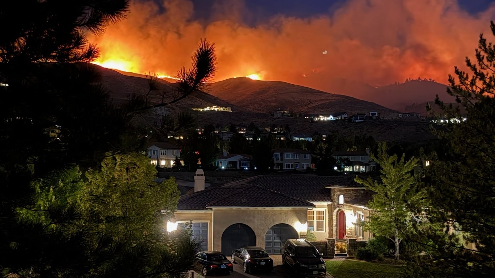 Hawk Fire Threatens 1,000 Homes as It Explodes Near Reno