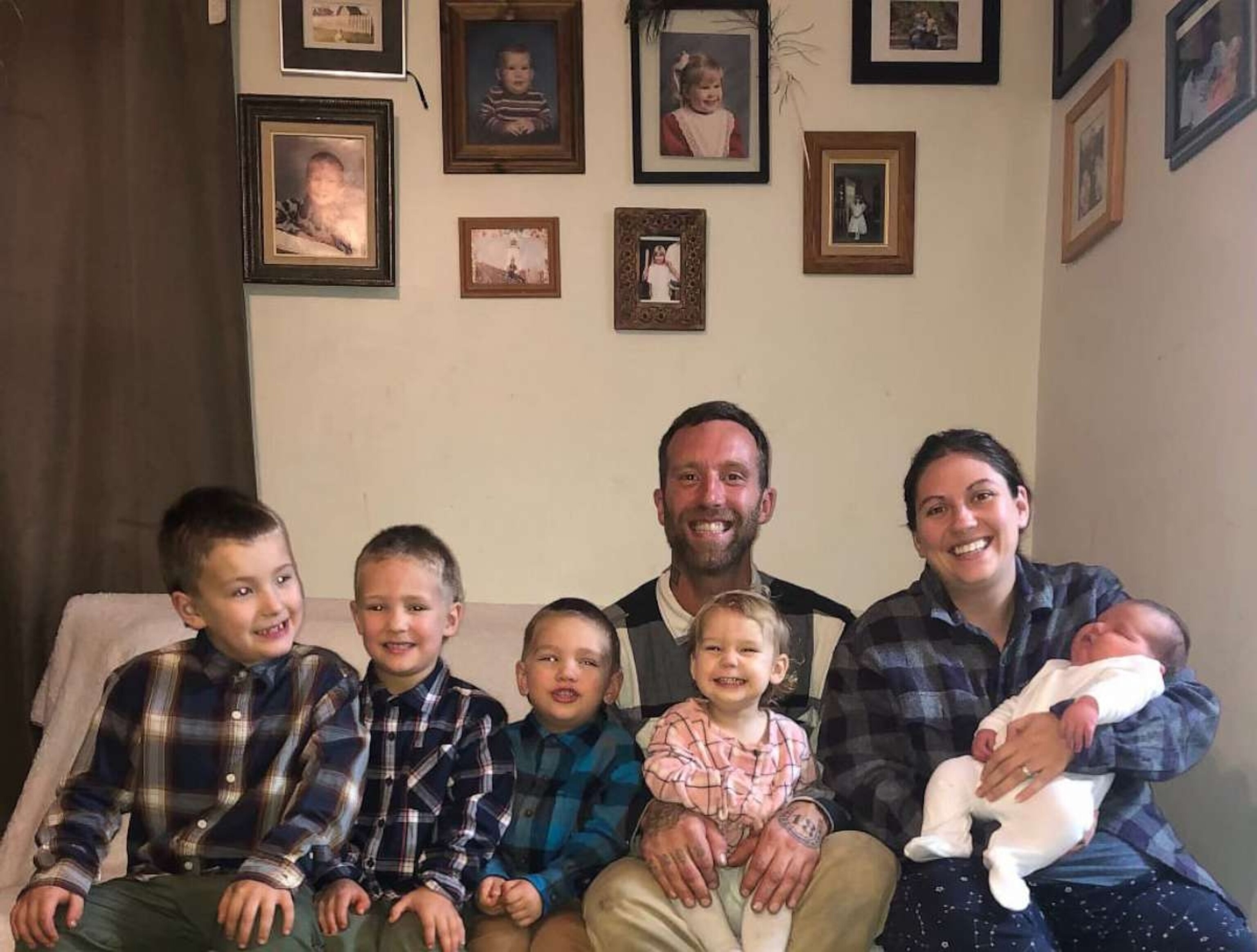 PHOTO: Britteney and Chance Ayres with their five children -- Chance, Everett, Lucky, Marigold and Sonny.