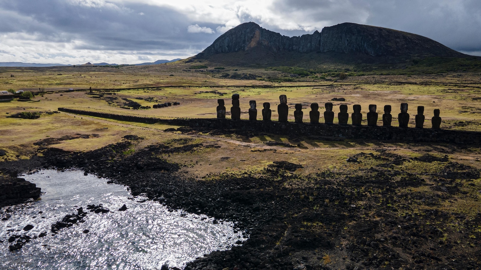 Изгряващите морета биха могли да изложат Moai на Великденския остров до 2080 г., проучването предупреждава 