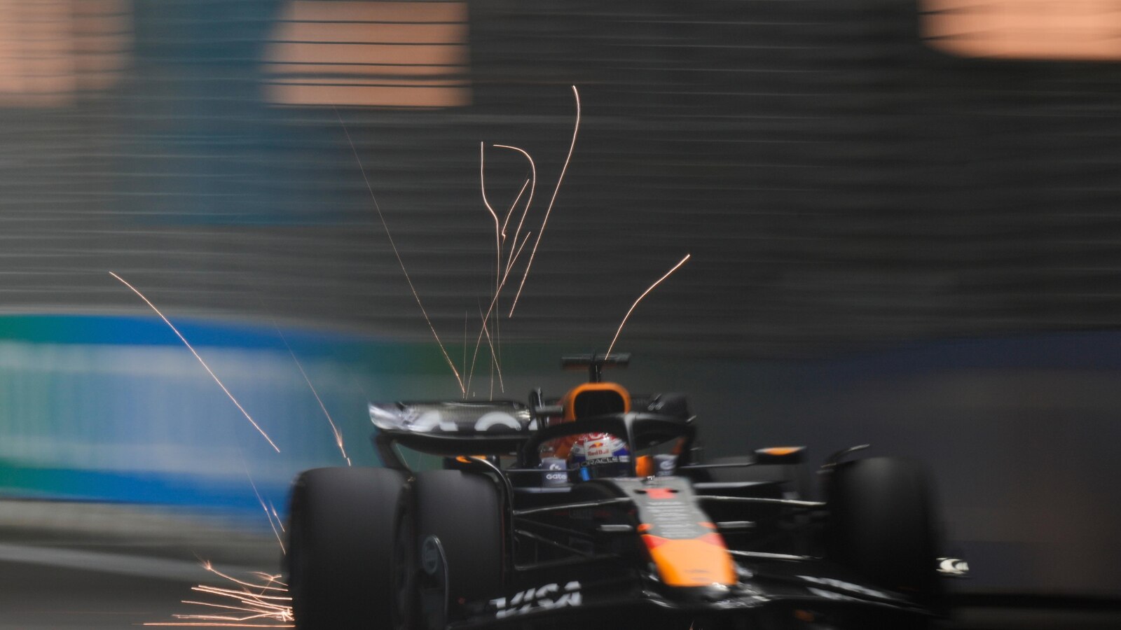 Max Verstappen aims to pressure his F1 title rivals at the Singapore Grand Prix