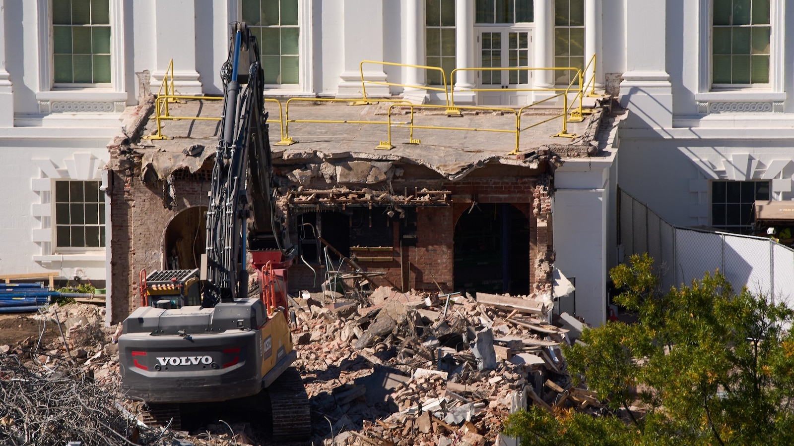 Could the demolition of the White House's entire East Wing have been stopped?