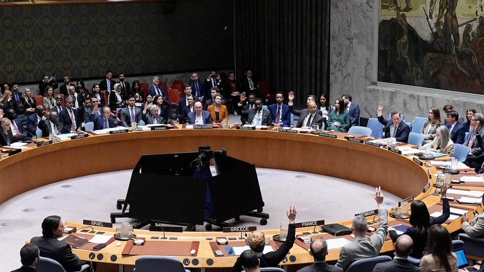 Bahrain waters down UN proposal over opposition to allowing force to open Strait of Hormuz